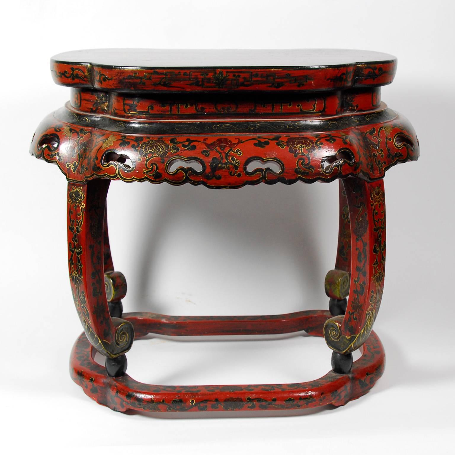 Antique Pair of Chinese Red and Black Lacquer Side Tables For Sale 1