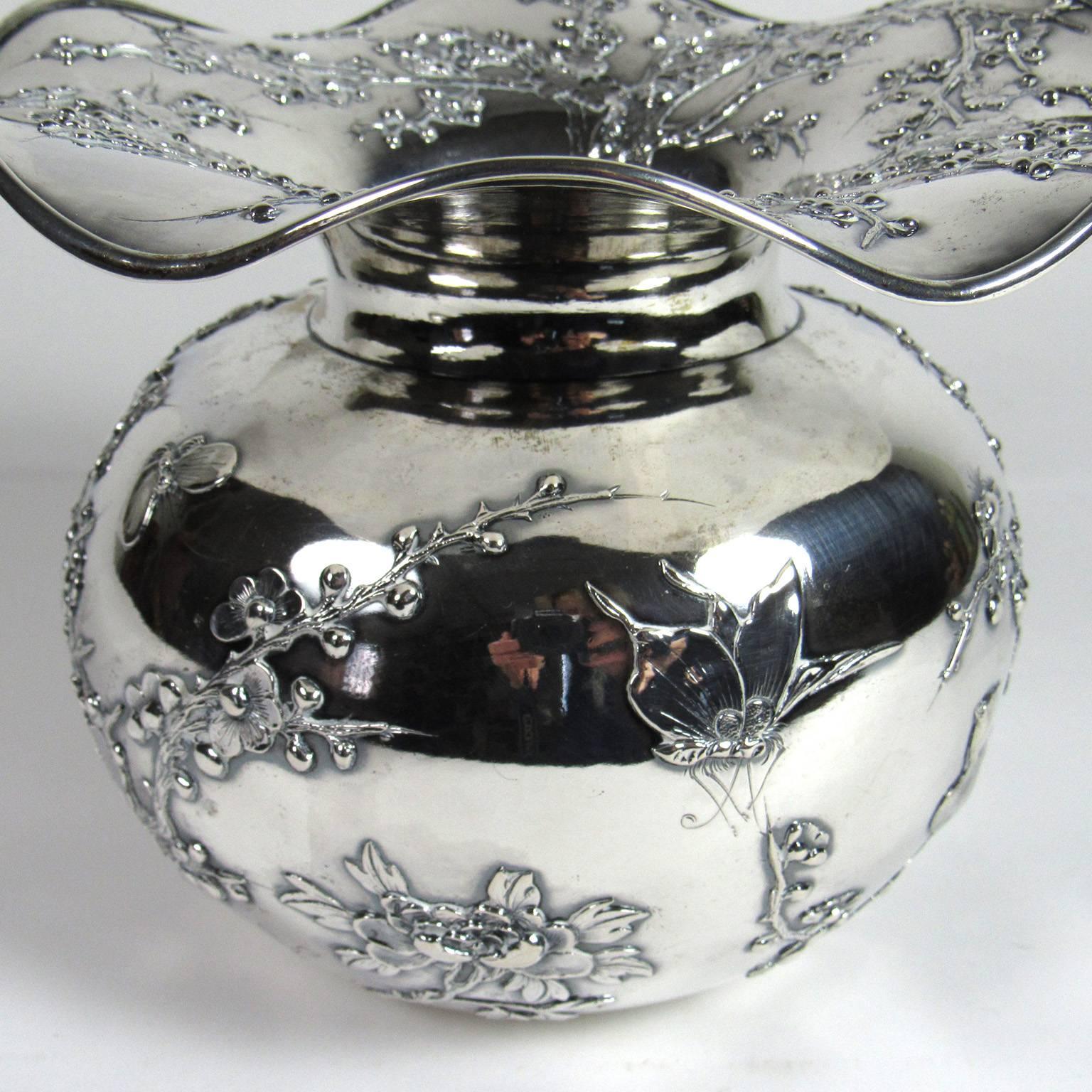 Antique Luen Wo Chinese Export Silver Vase In Excellent Condition In Concord, MA