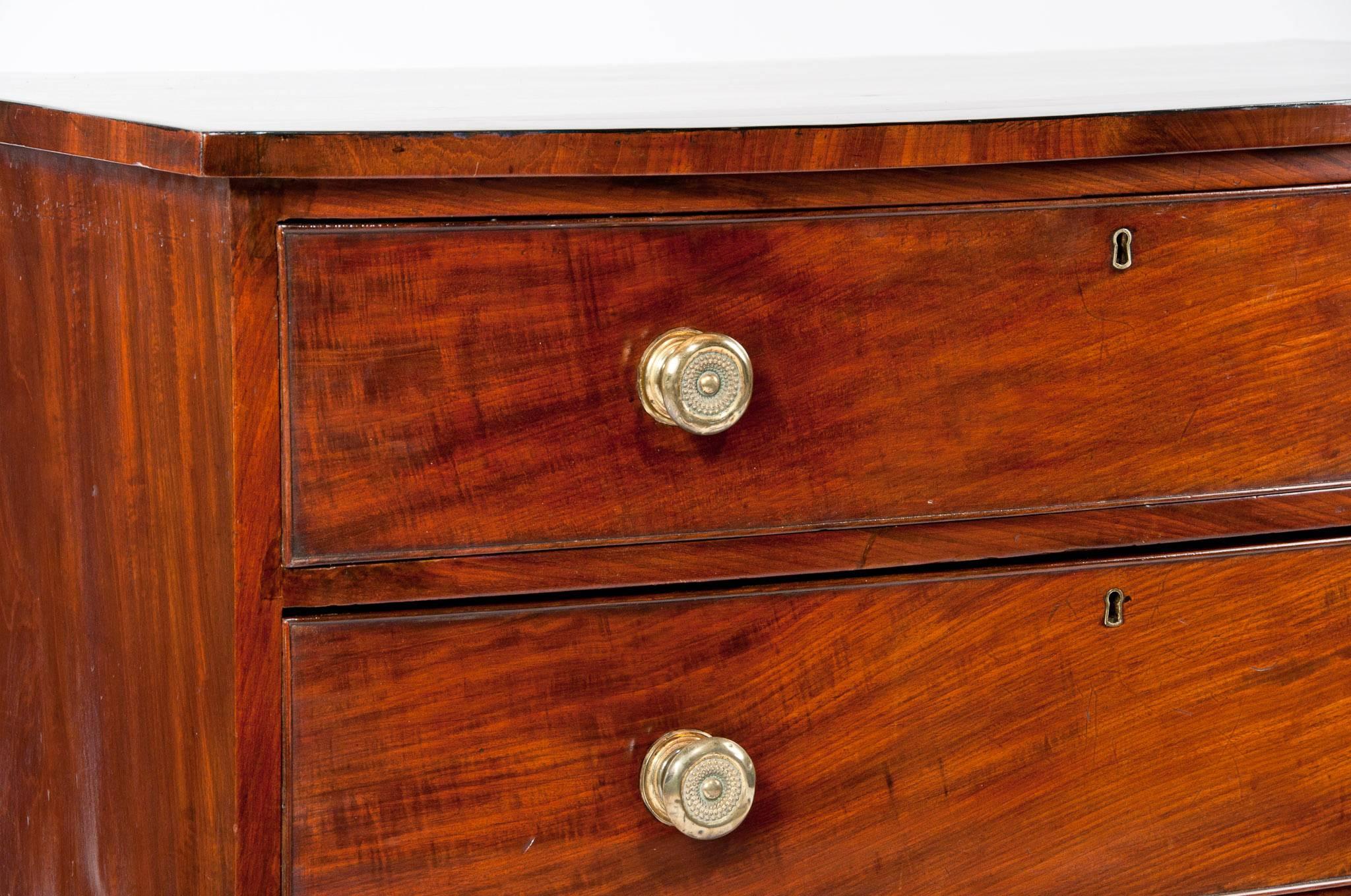 George III Mahogany Bow Chest of Drawers In Excellent Condition In Benington, Herts