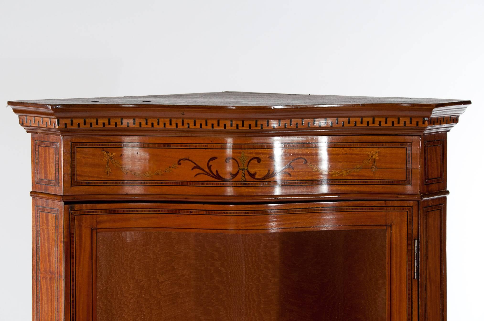 20th Century Fine Inlaid Shaped Edwardian Satinwood Corner Cabinet