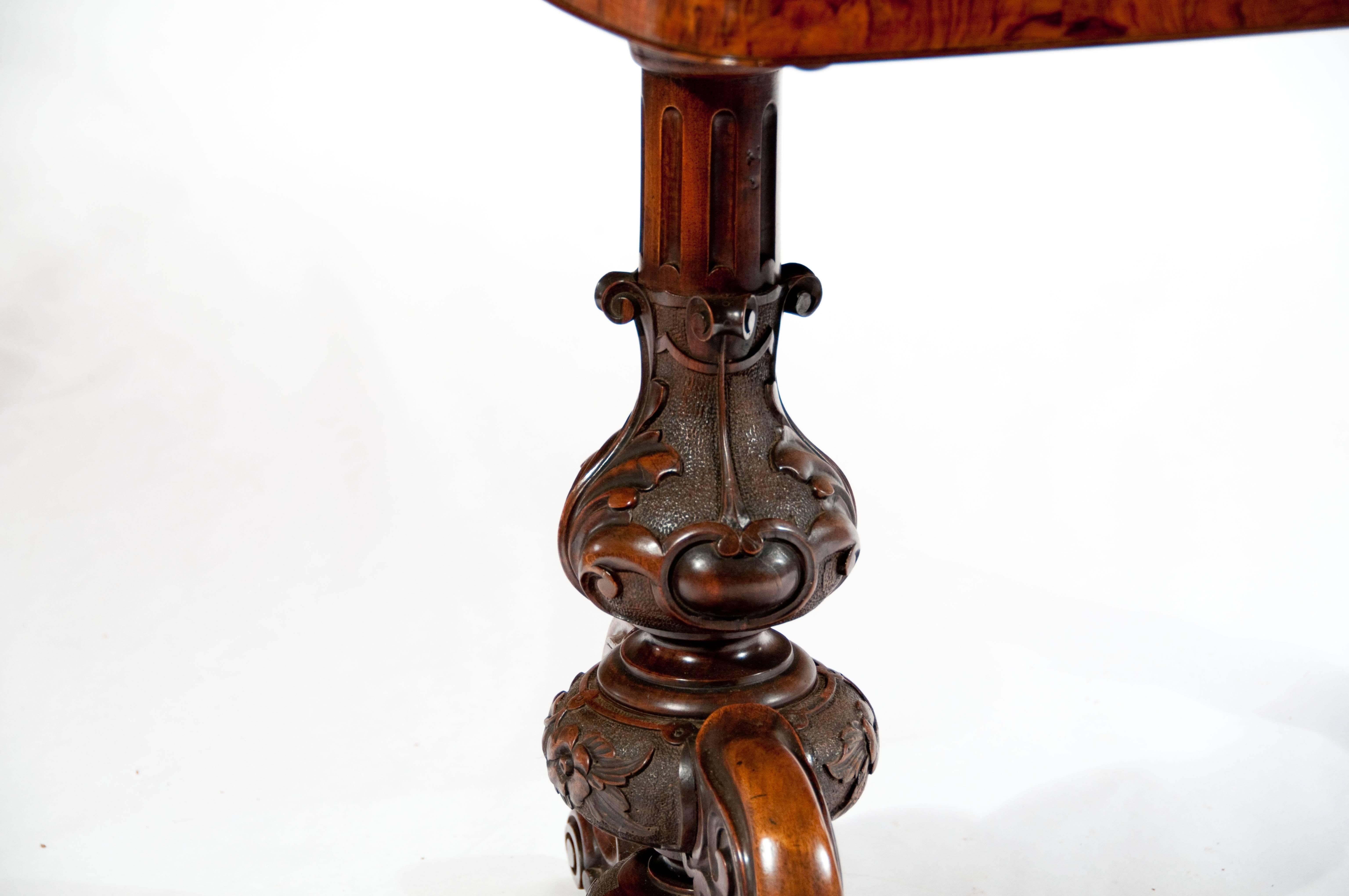 Superb Quality Victorian Burr Walnut Table In Excellent Condition In Benington, Herts