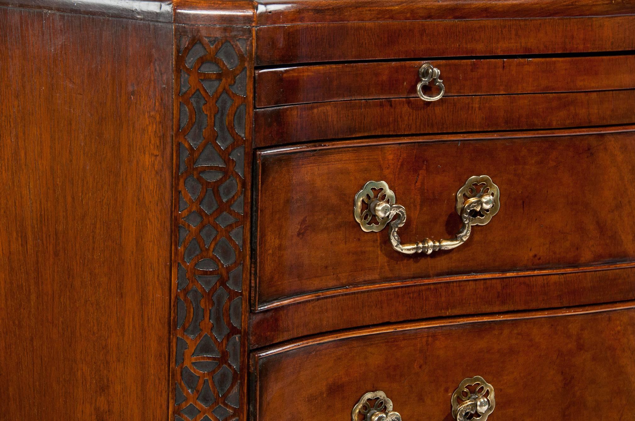 Early 20th Century Antique Mahogany Serpentine Chest of Drawers