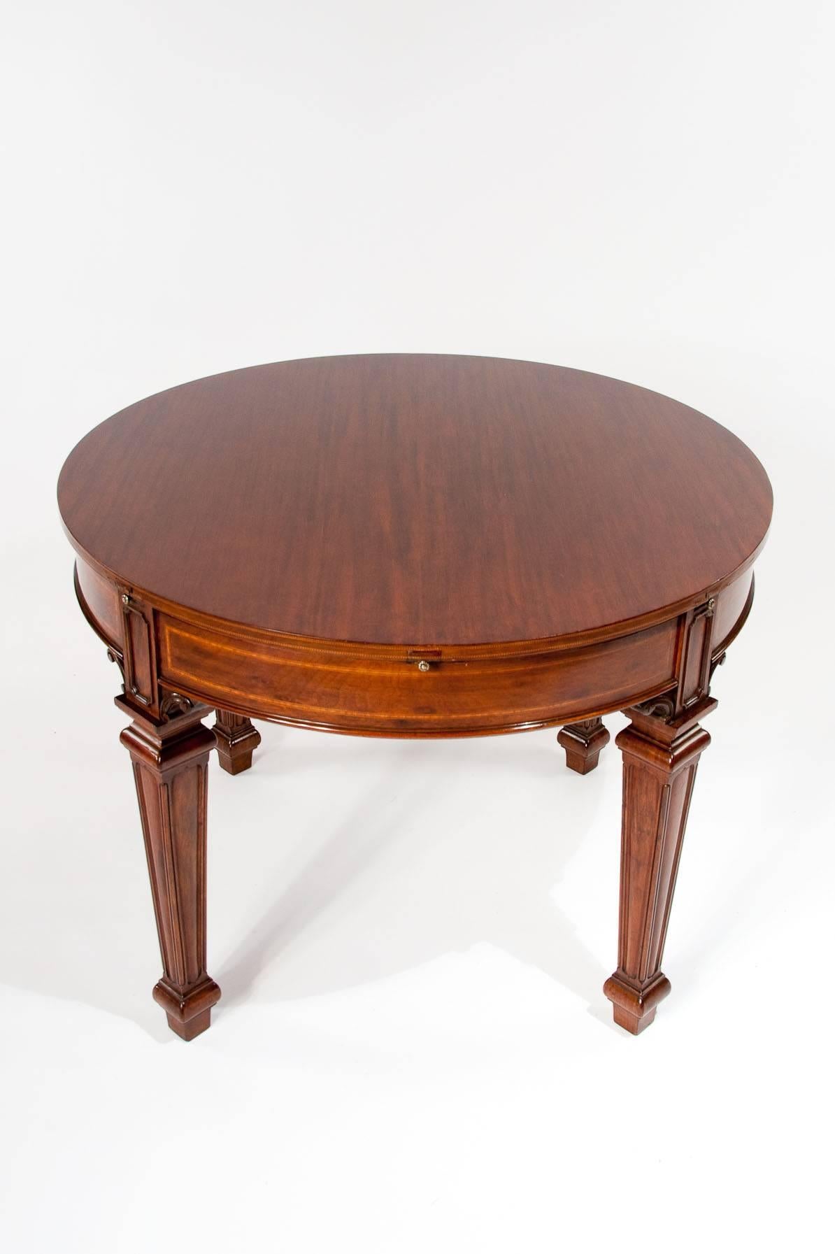 A fine quality and extremely rare extending Jupe style round table by Waring & Gillows. This fabulous quality table made in the Edwardian period circa 1900 is constructed of solid mahogany having a circular top with banded edge above four numbered