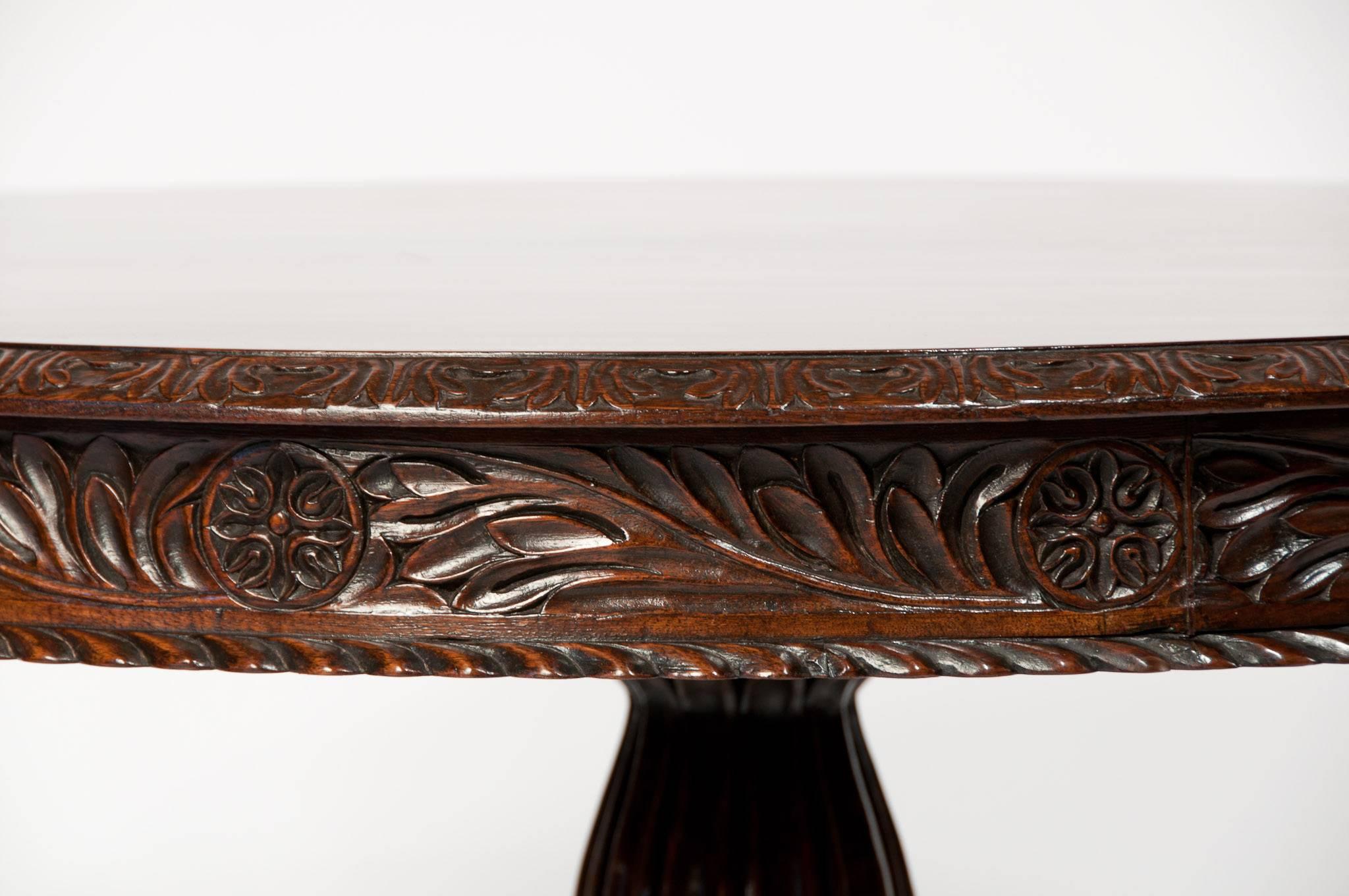 A very good quality early to mid-19th century Anglo-Indian rosewood (East Indian rosewood) carved table which can used as a breakfast or centre table. This very attractive table has a round tilt-top in solid rosewood with an intricately carved