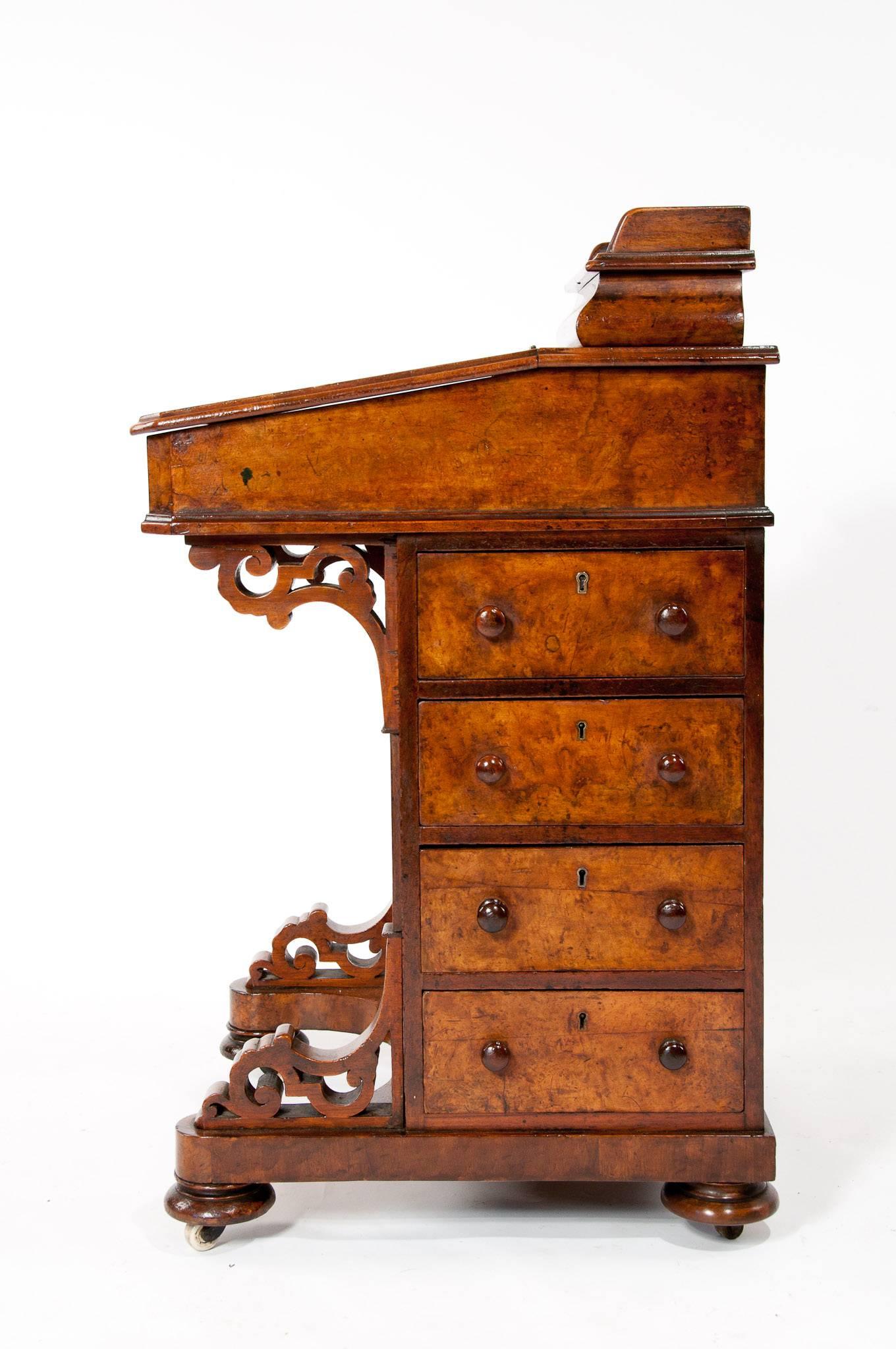 Wonderful Victorian Burr Walnut Davenport In Excellent Condition In Benington, Herts