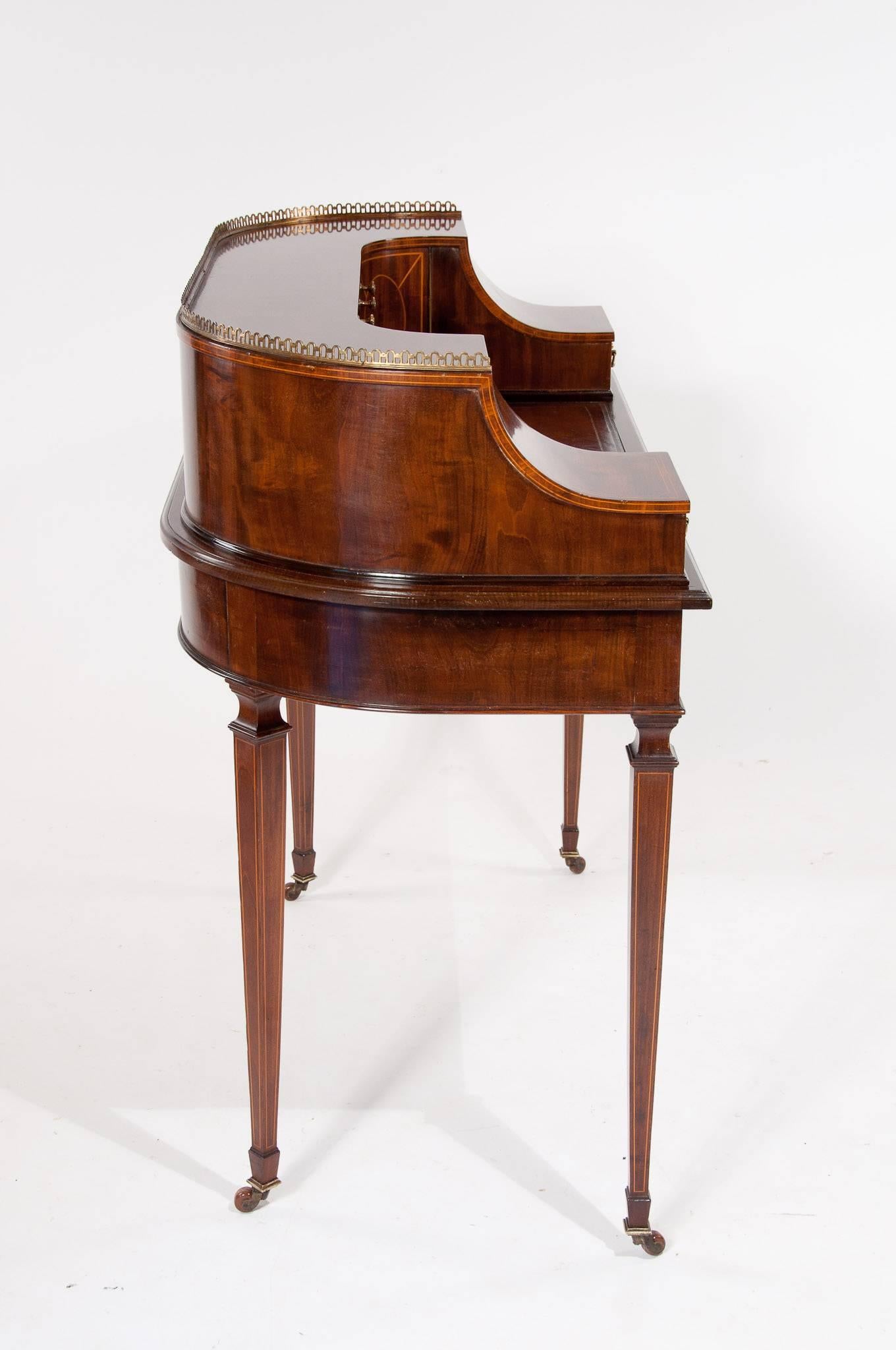 Fine 19th Century Mahogany Inlaid Carlton House Desk 1