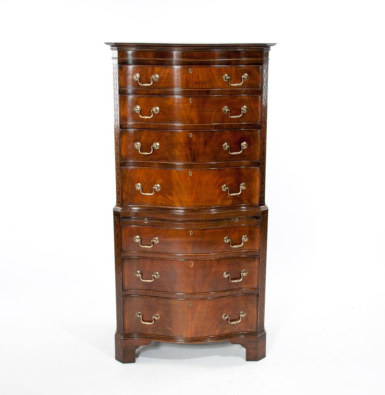 A very good quality antique mahogany chest on chest with brushing slide and blind fret canted corners, circa 1920s. 

The serpentine fronted shaped mahogany top having a shaped and moulded cornice over seven graduated hand-cut dovetailed drawers