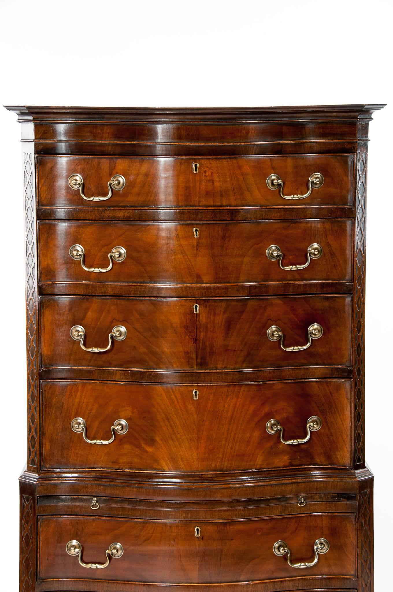 Early 20th Century Quality Serpentine Mahogany Chest on Chest