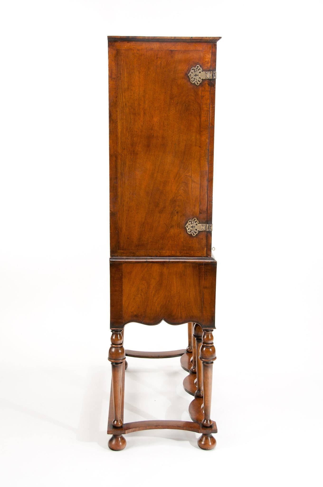 Good Quality Antique Walnut Cocktail Cabinet 3
