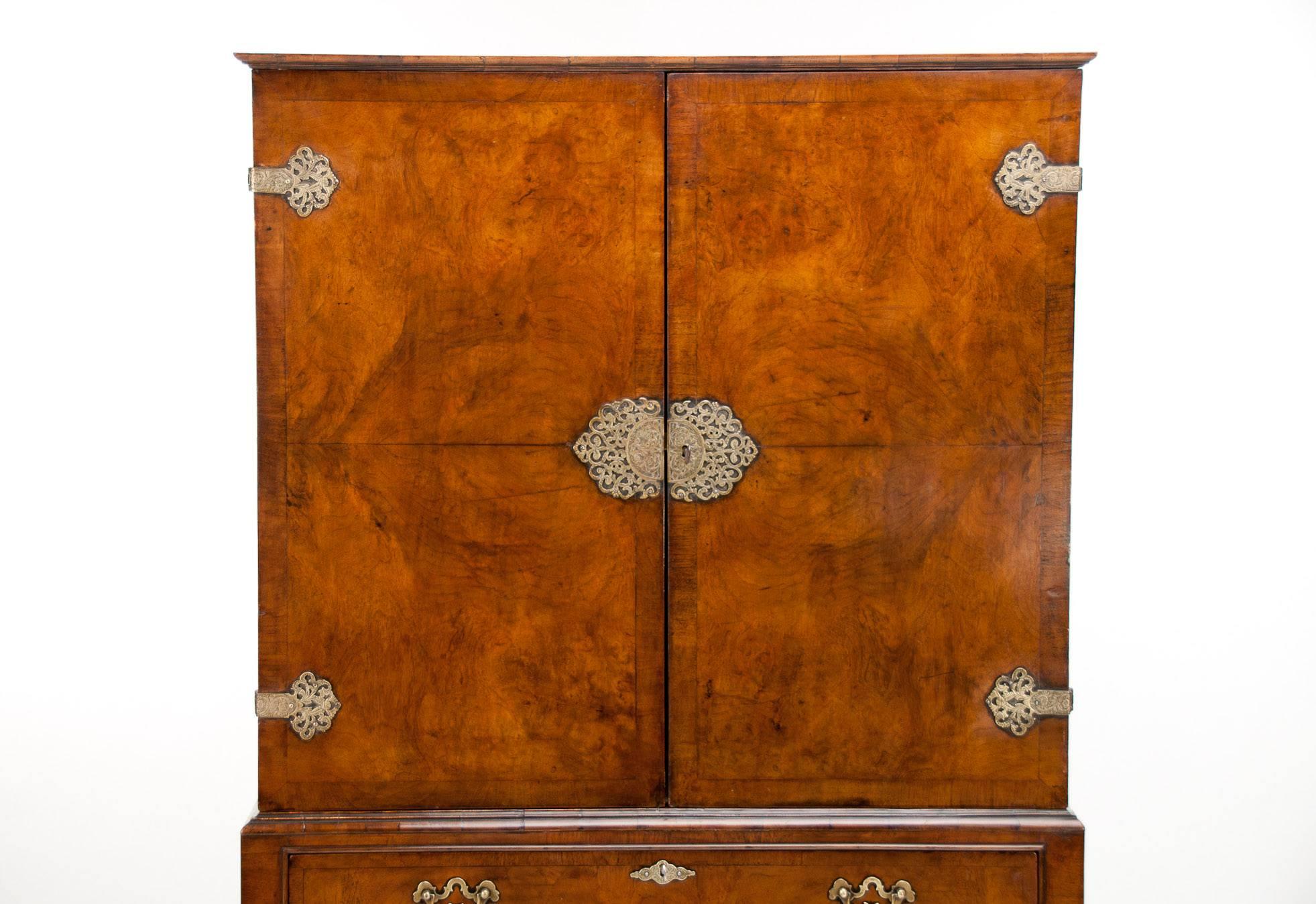 Good Quality Antique Walnut Cocktail Cabinet In Excellent Condition In Benington, Herts