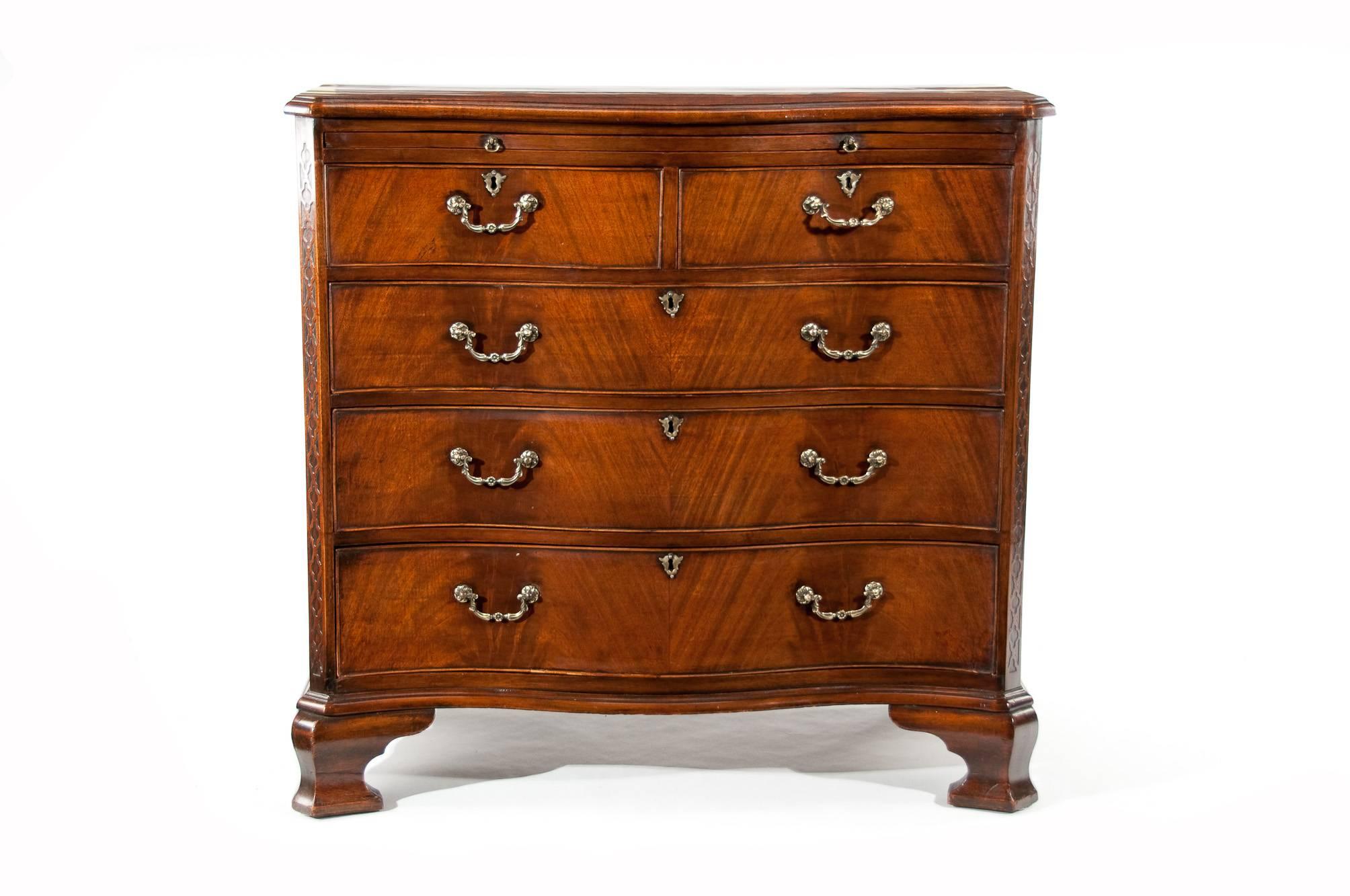 Georgian Handsome Antique Mahogany Serpentine Chest of Drawers