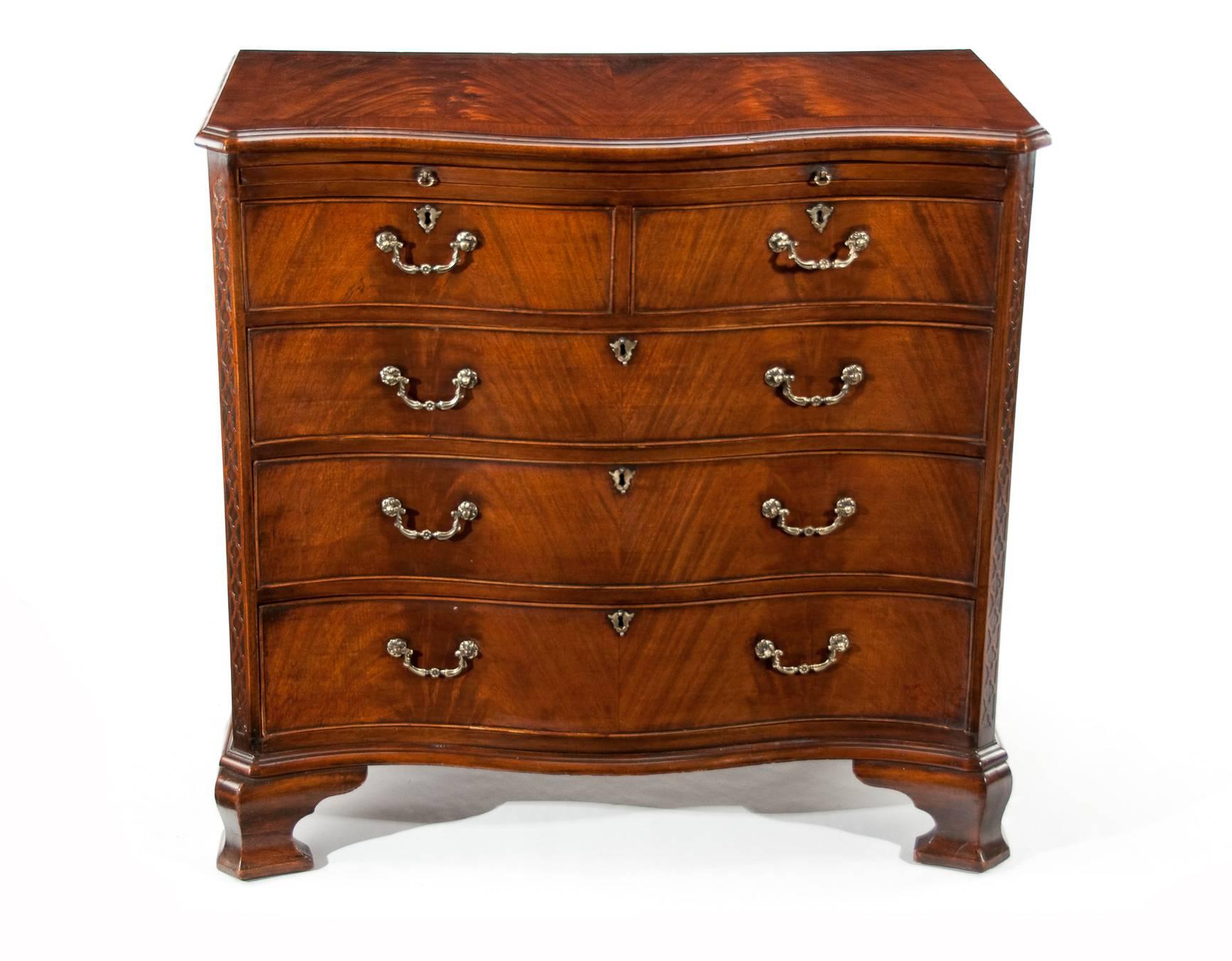 Great Britain (UK) Handsome Antique Mahogany Serpentine Chest of Drawers