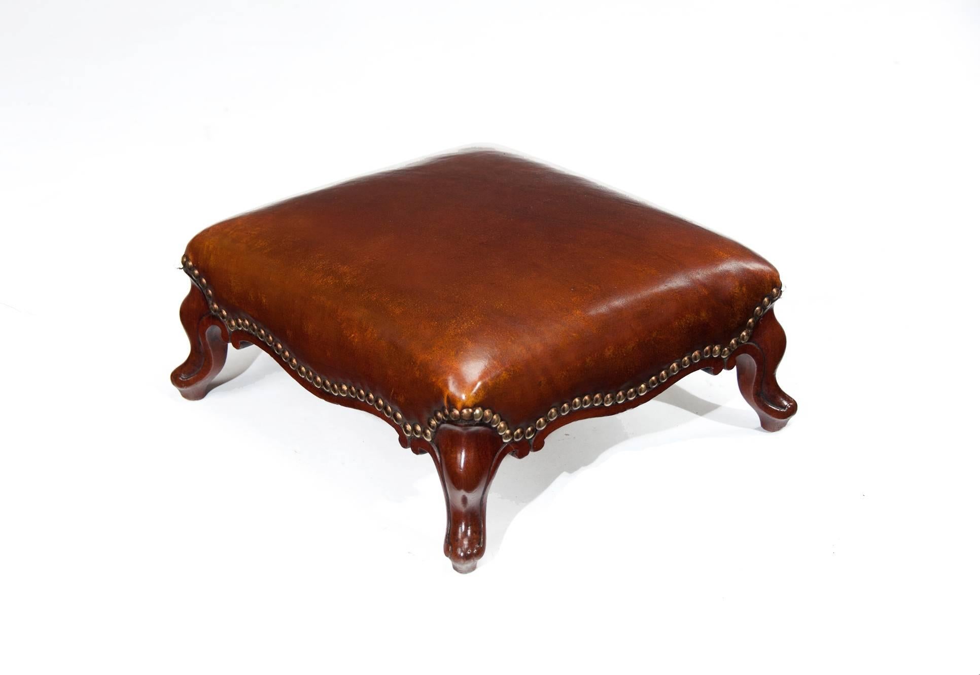 Good Pair of Leather Upholstered Victorian Mahogany Footstools In Excellent Condition In Benington, Herts