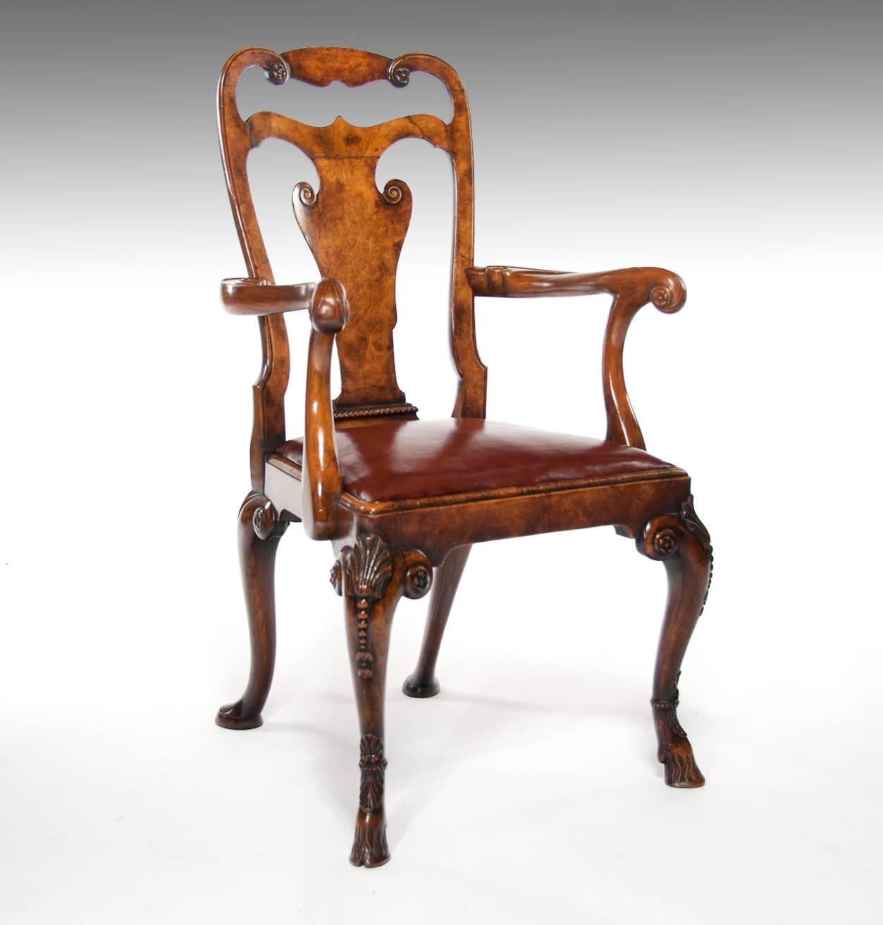 A superb quality antique walnut and leather desk chair, circa 1900-1920 by W Charles Tozer, 25 Brook Street, London W1 who were one of the finest cabinetmakers specializing in the early Georgian / Queen Anne walnut revival furniture.
Having a