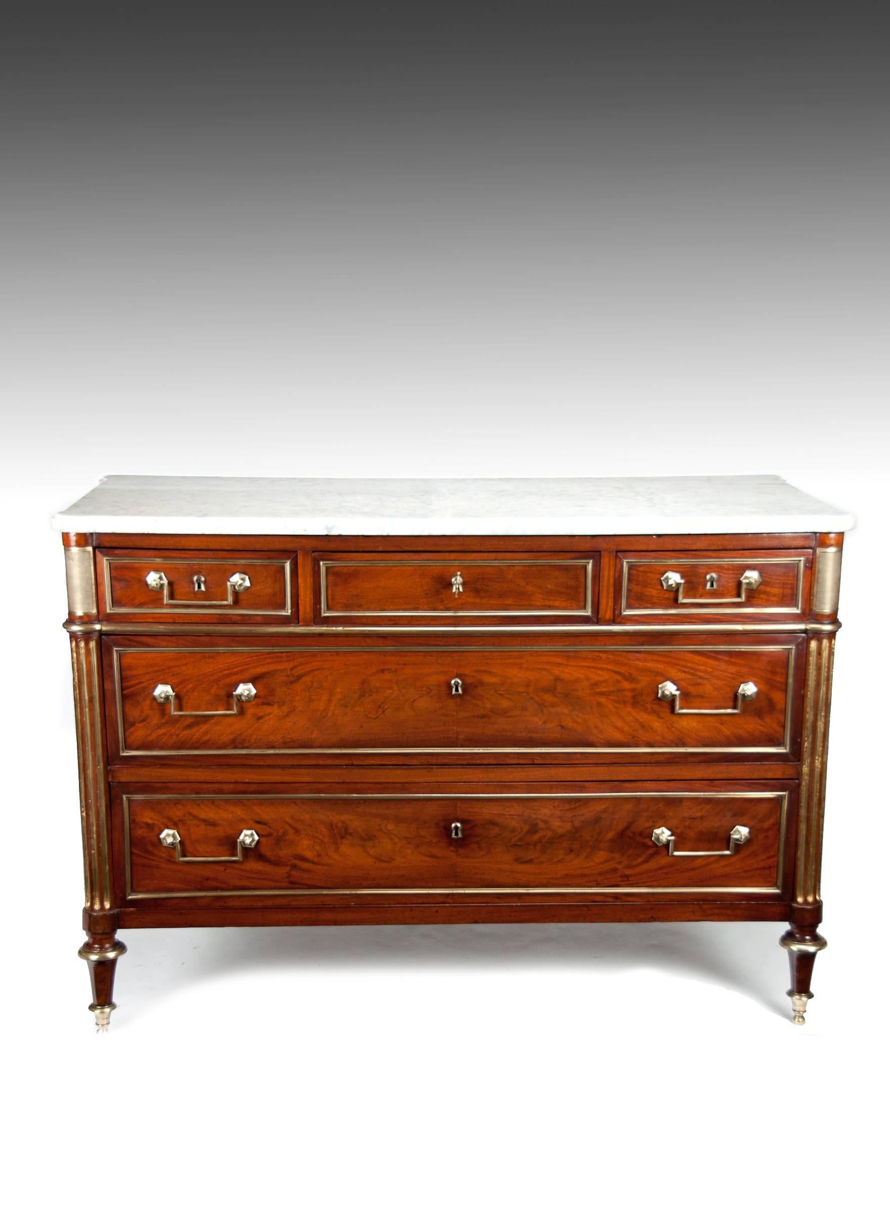 A fine quality French late 18th century Directoire period mahogany commode having a white and grey veined “Breche Verte” marble top with brass mounts, circa 1795.
The figured shaped breche verte marble top having moulded edge sits above three short