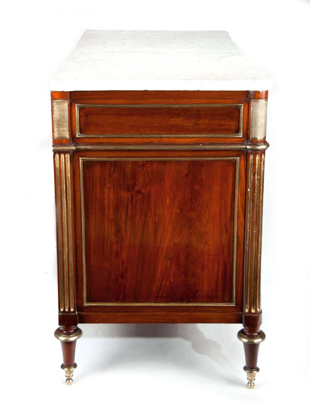 Fine Quality Late 18th Century Directoire Period Mahogany Commode 2