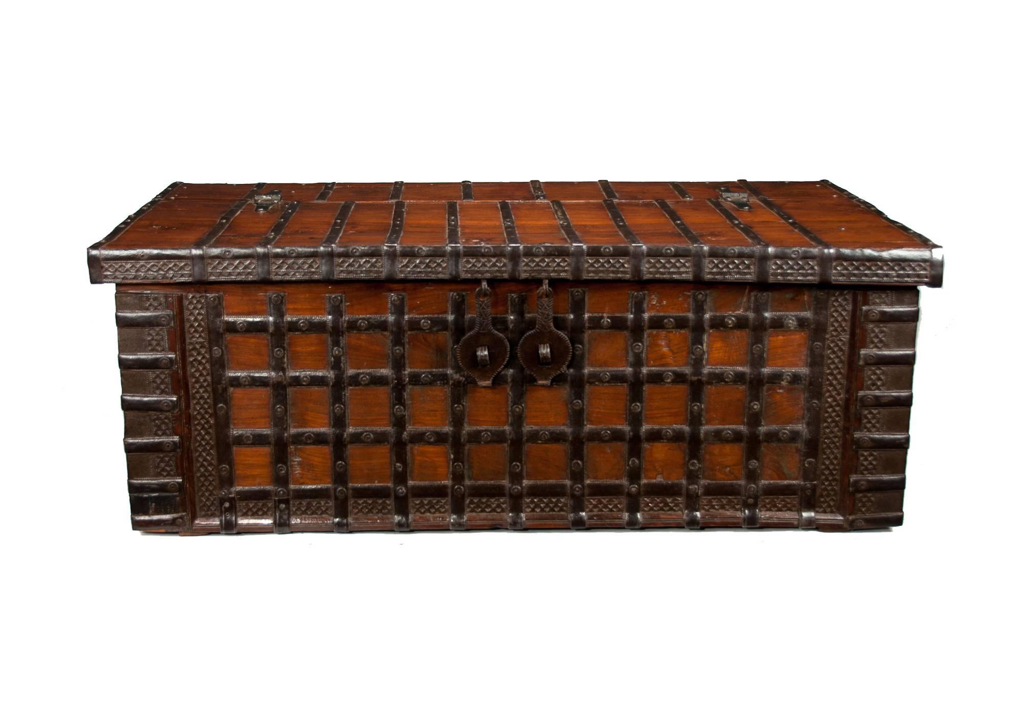 Early 19th Century Elm Anglo-Indian Iron Strapped Chest Trunk 2