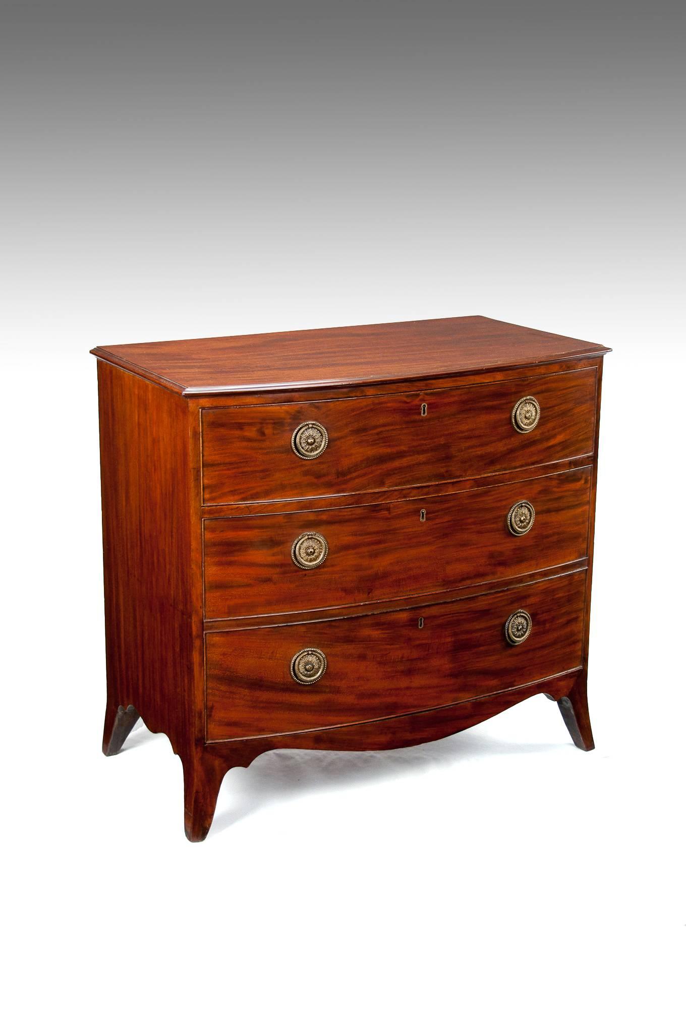 A very good quality Georgian bow fronted chest of drawers with an unusual drawer formation and original ring plate handles on splay feet.
This well constructed Georgian chest of drawers dates to circa 1790-1800. The bow fronted rectangular solid