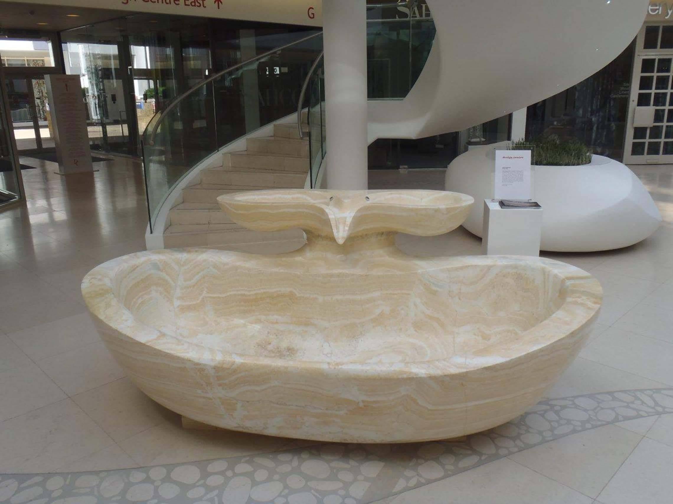 Rare and Unique Sculpture ( Work hand-carved  Bath in Onyx   ) Onyx Multicolor Age 21th Century.
offered by: LUCIANO AMATO Since 1989 !!!

Denlivery in the World