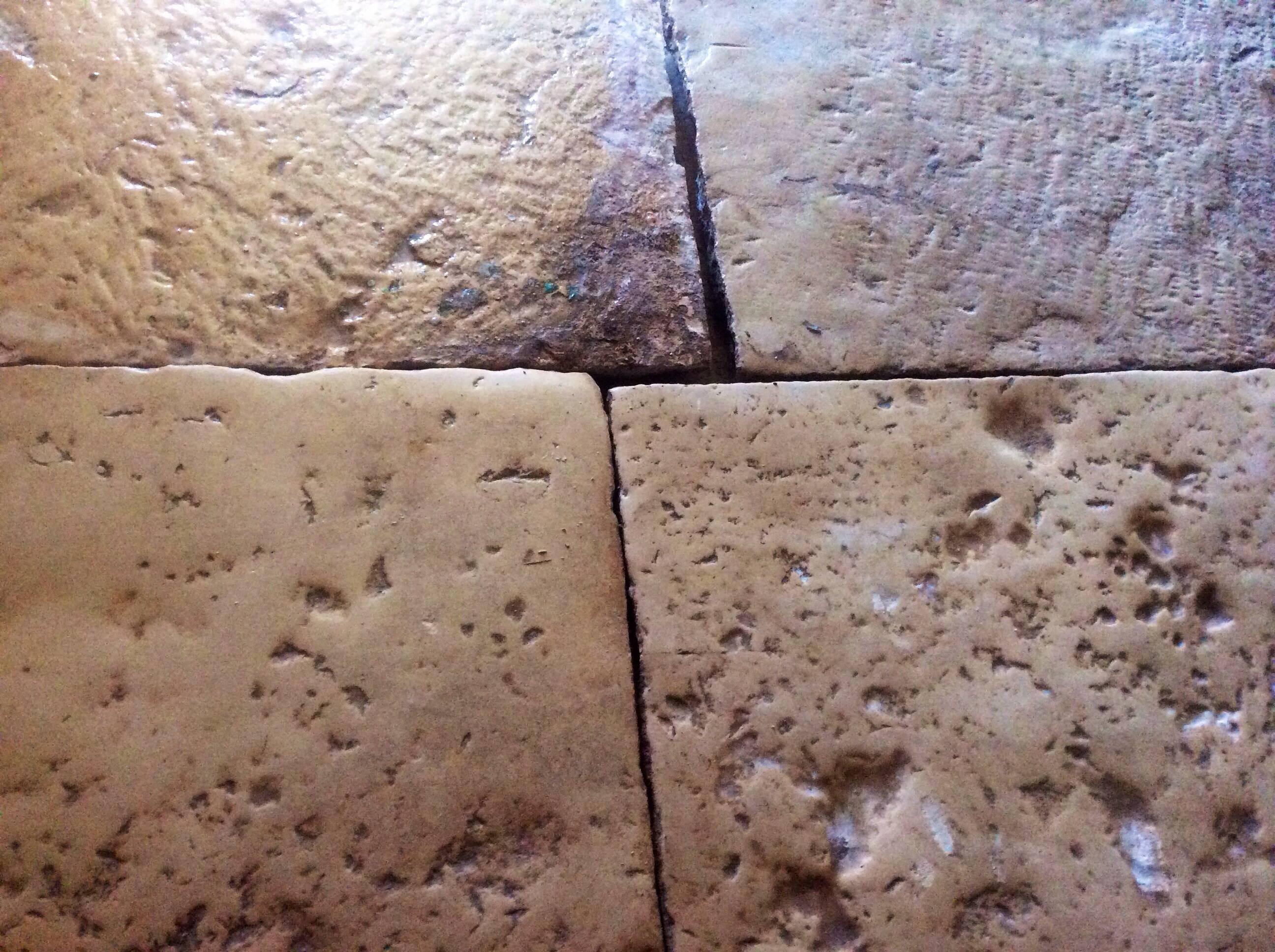Antike französische Bourgund-Boden „Dalle de Bourgogne“ aus dem 17. Jahrhundert im Zustand „Gut“ im Angebot in Forte Dei Marmi, IT