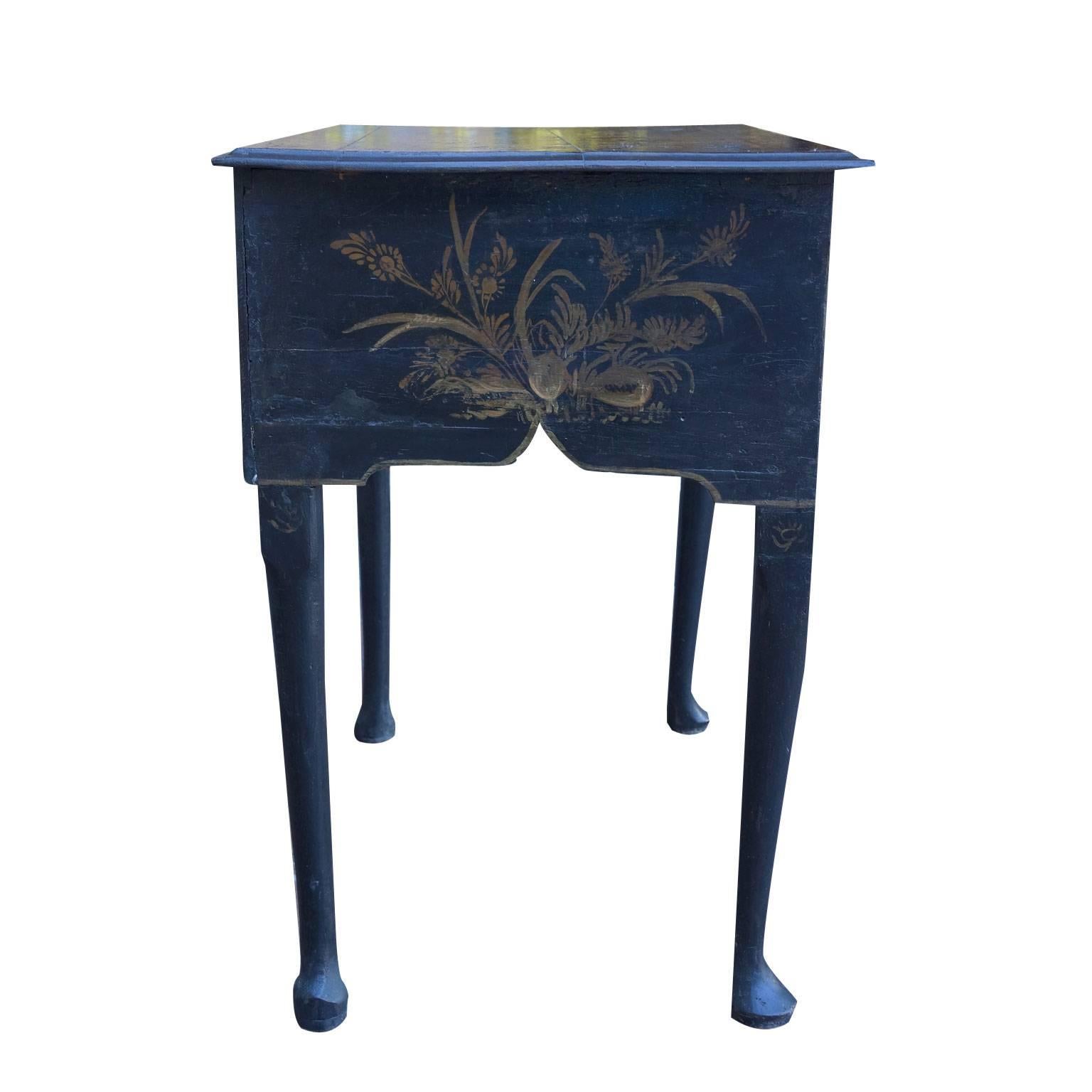 Black Lacquer Queen Anne Japanned Dressing Table, circa 1750 In Excellent Condition For Sale In Carmel, CA