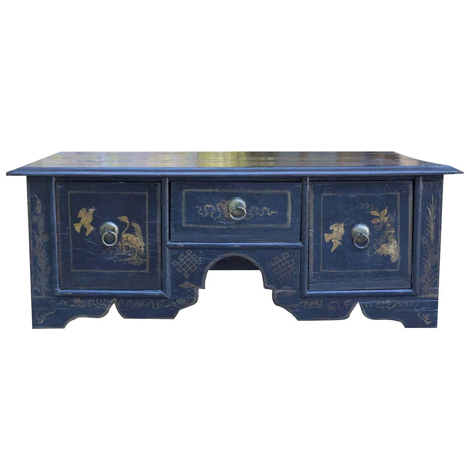 Mid-18th Century Black Lacquer Queen Anne Japanned Dressing Table, circa 1750 For Sale