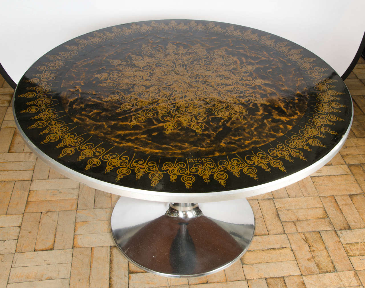 An early 1970's centre table with painted and gilded top, with an aluminium base, by Susanne Fjeldsøe Mygge.

Signed Mygge.

Produced by France and Sons CADO