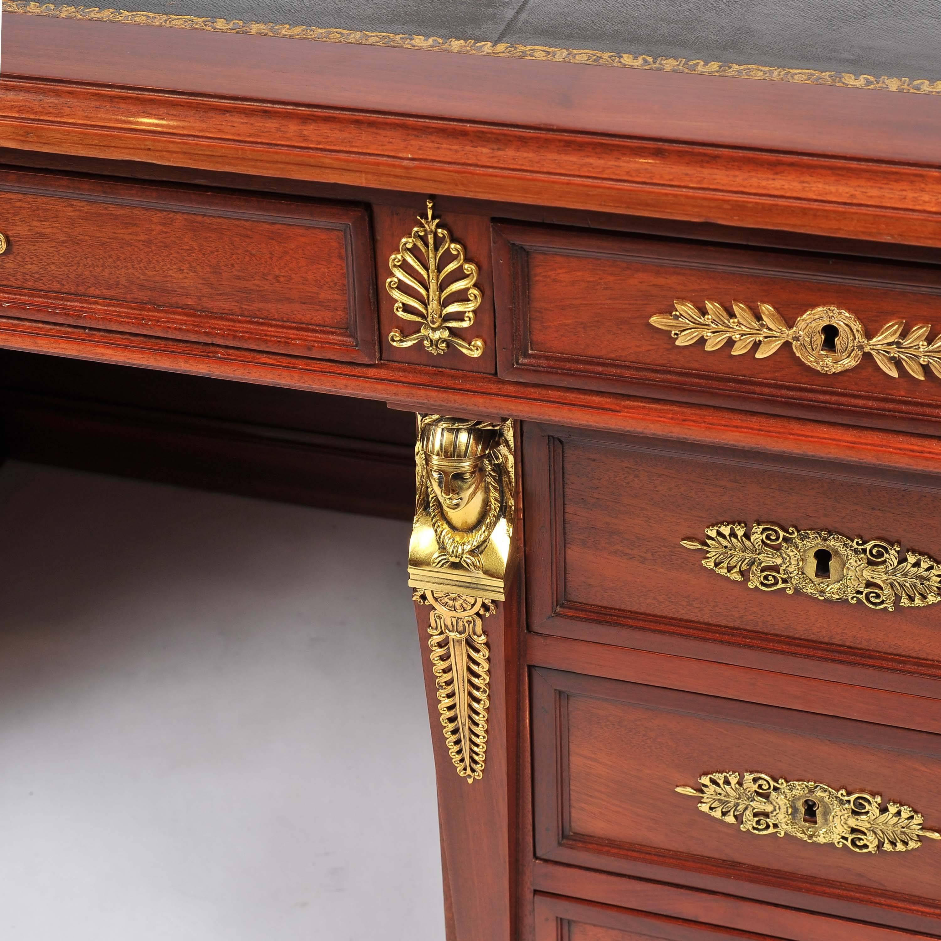 Ormolu-Mounted Mahogany Pedestal Desk in the Empire Style In Good Condition For Sale In London, GB