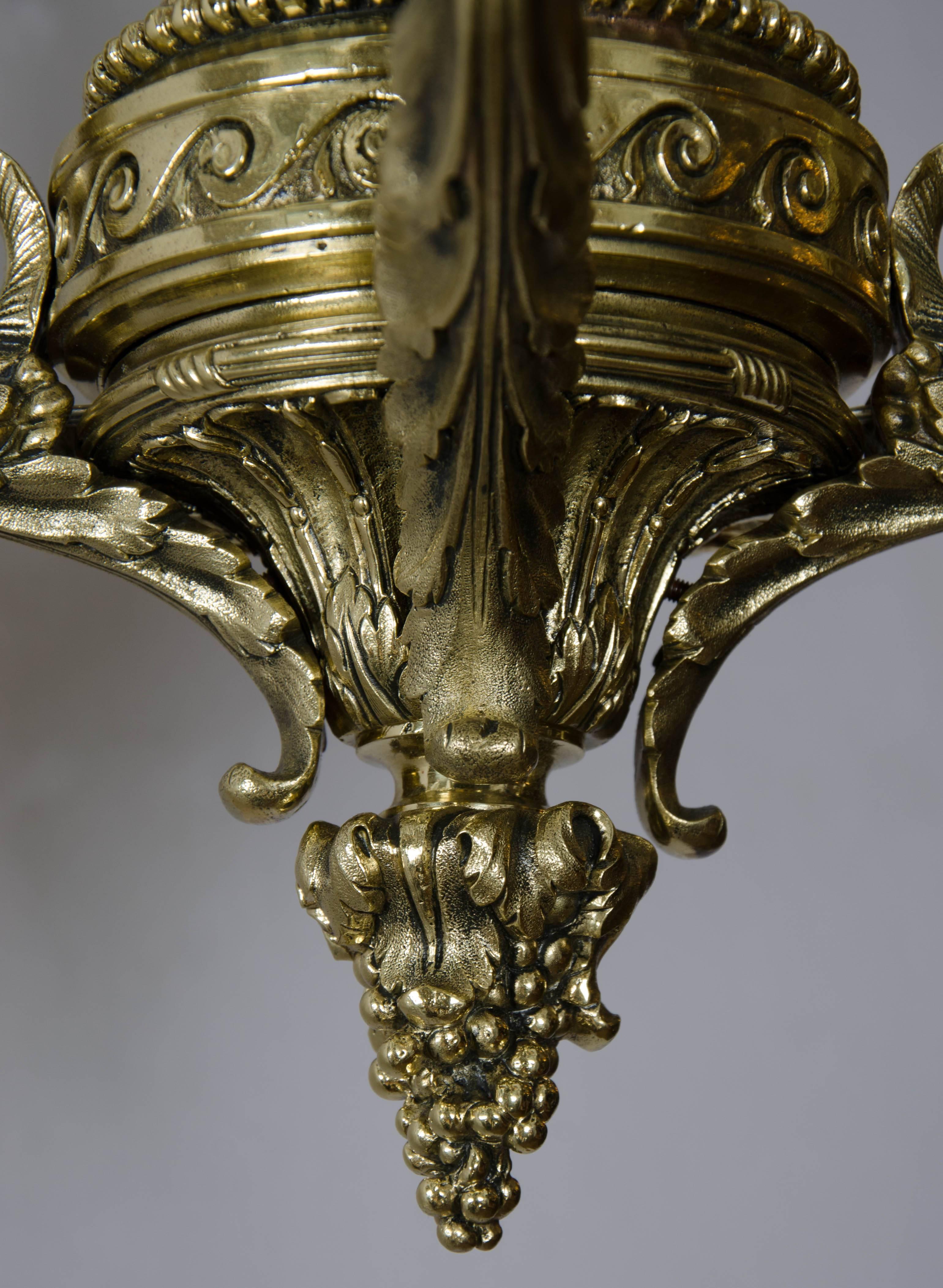 English Fine Quality Neoclassical Four Arm Brass Chandelier For Sale