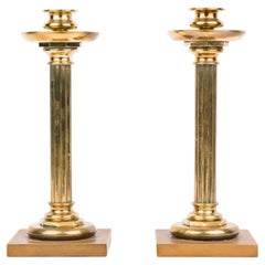 Ein Paar Art-Déco-Kerzenleuchter aus Bronze
