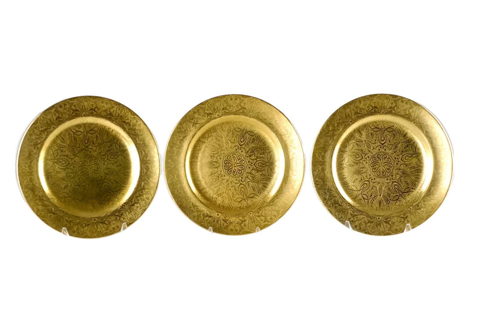 English Early 20th Century Crown Staffordshire Gilt Porcelain Presentation Plates