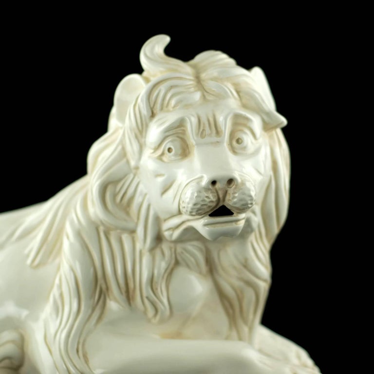 Mottahedeh White Glazed Majolica Recumbent Lion Figure after Kaendler In Good Condition For Sale In Cincinnati, OH