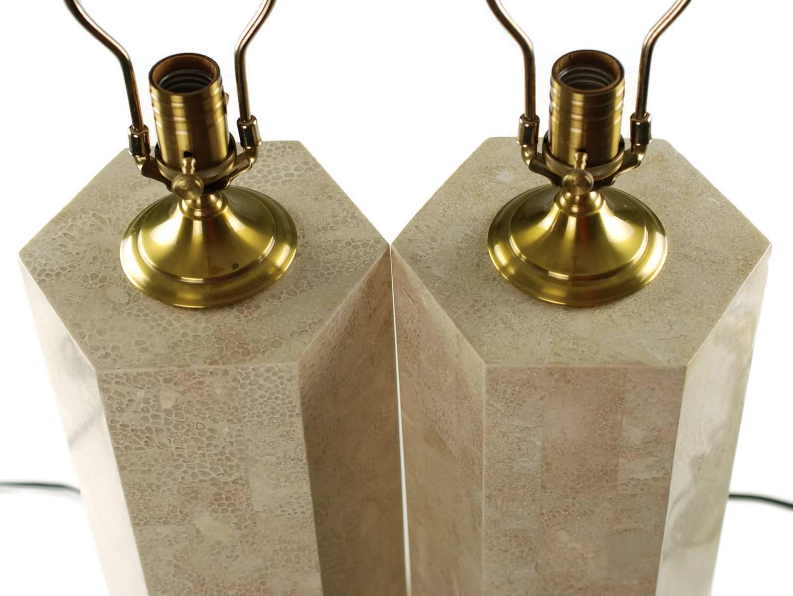 Pair of Wildwood Tessellated Stone Table Lamps with Brass Trim In Good Condition In Cincinnati, OH