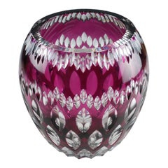 Grand vase en cristal « Val Saint Lambert » taillé en améthyste et cristal transparent, Xavier Crespo