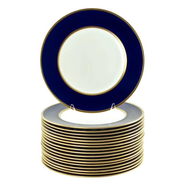 Set of 18 Wedgwood Cobalt Blue and Gilt Banded Dinner Service Plates