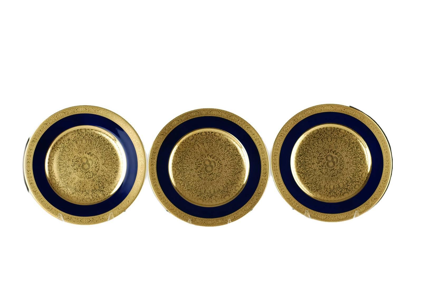 American Set of 12 Lenox Cobalt and Gilt Encrusted Porcelain Cabinet Service Plates For Sale