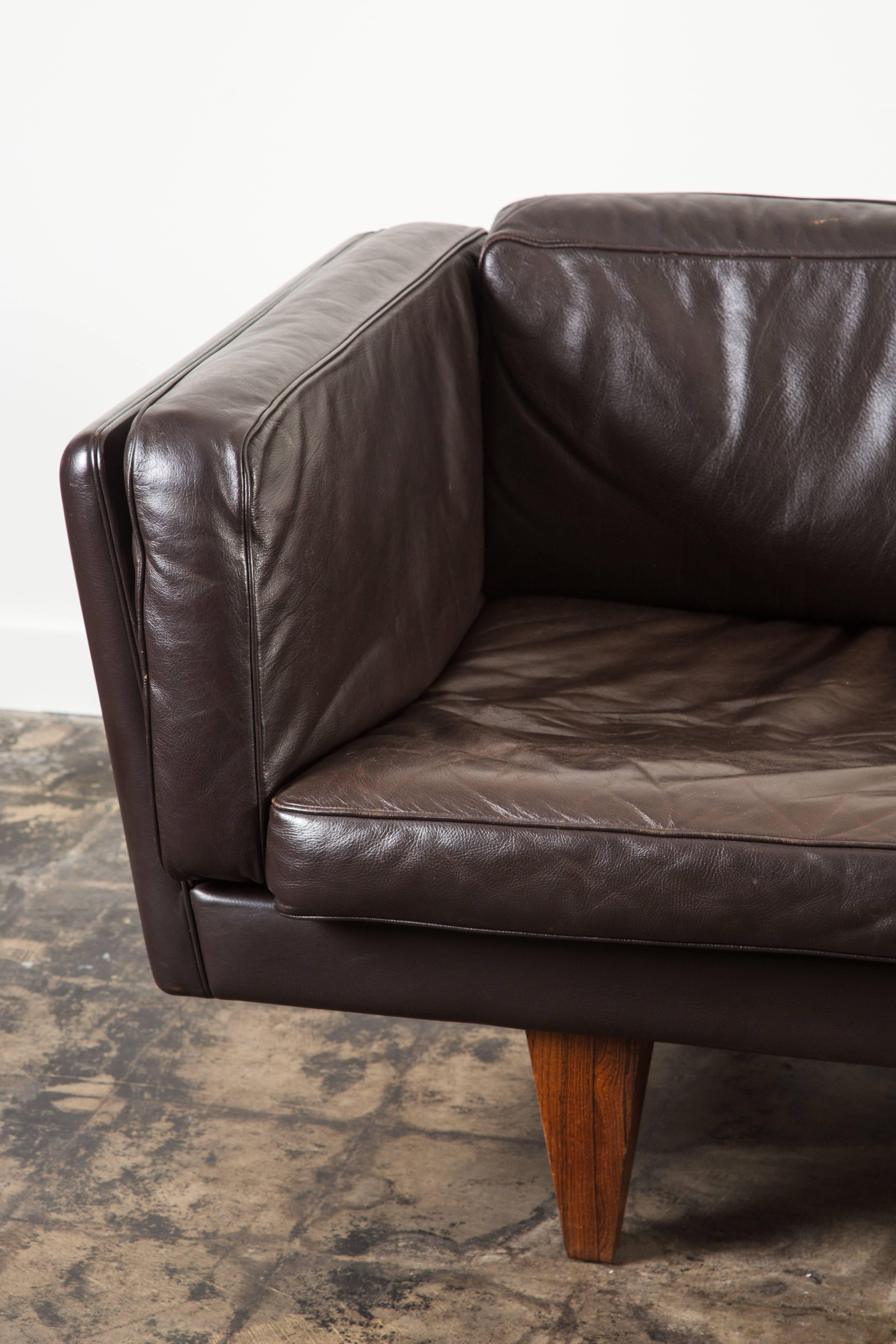 Leather and Rosewood Sofa by Illum Wikkelsø 2