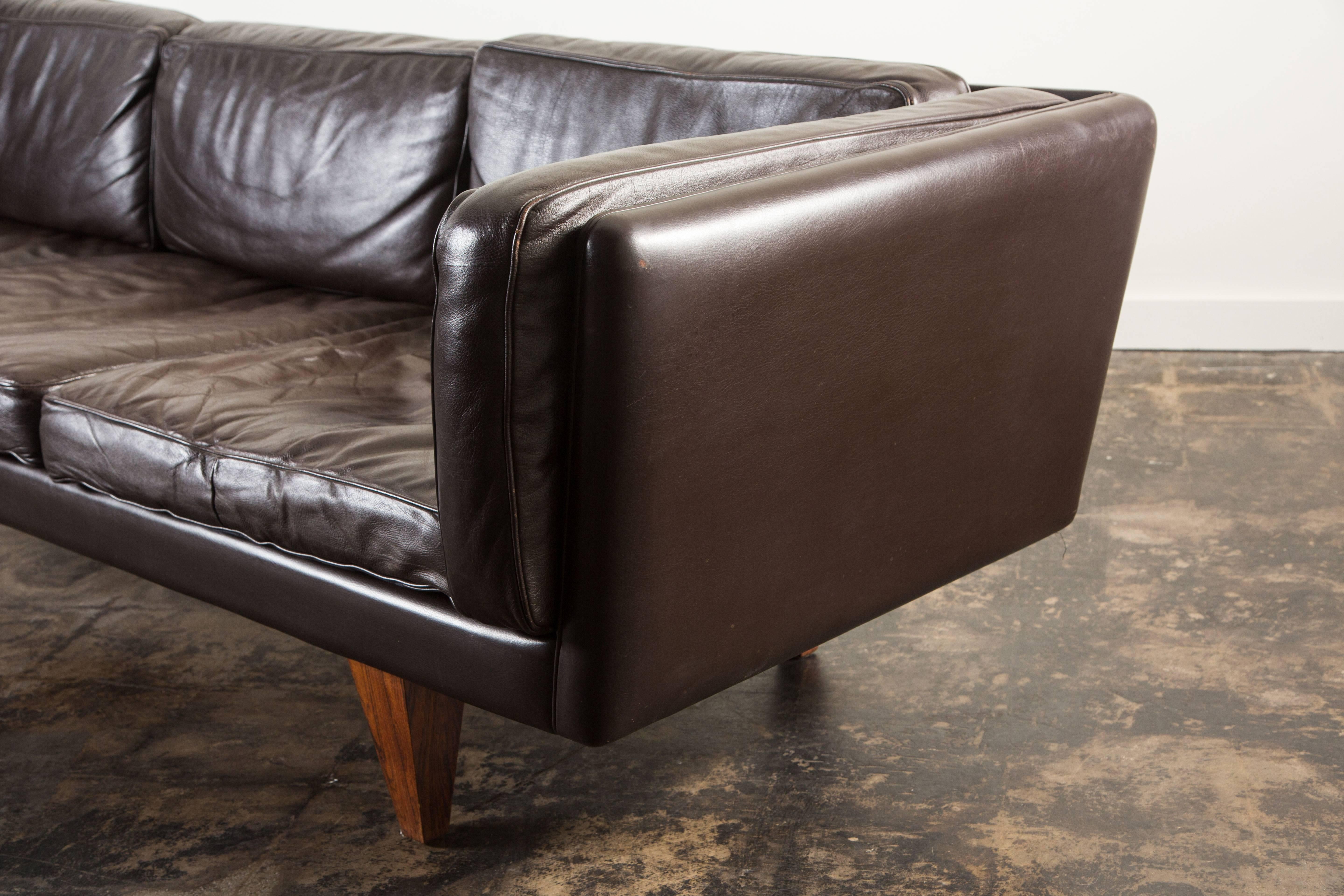 Leather and Rosewood Sofa by Illum Wikkelsø 3