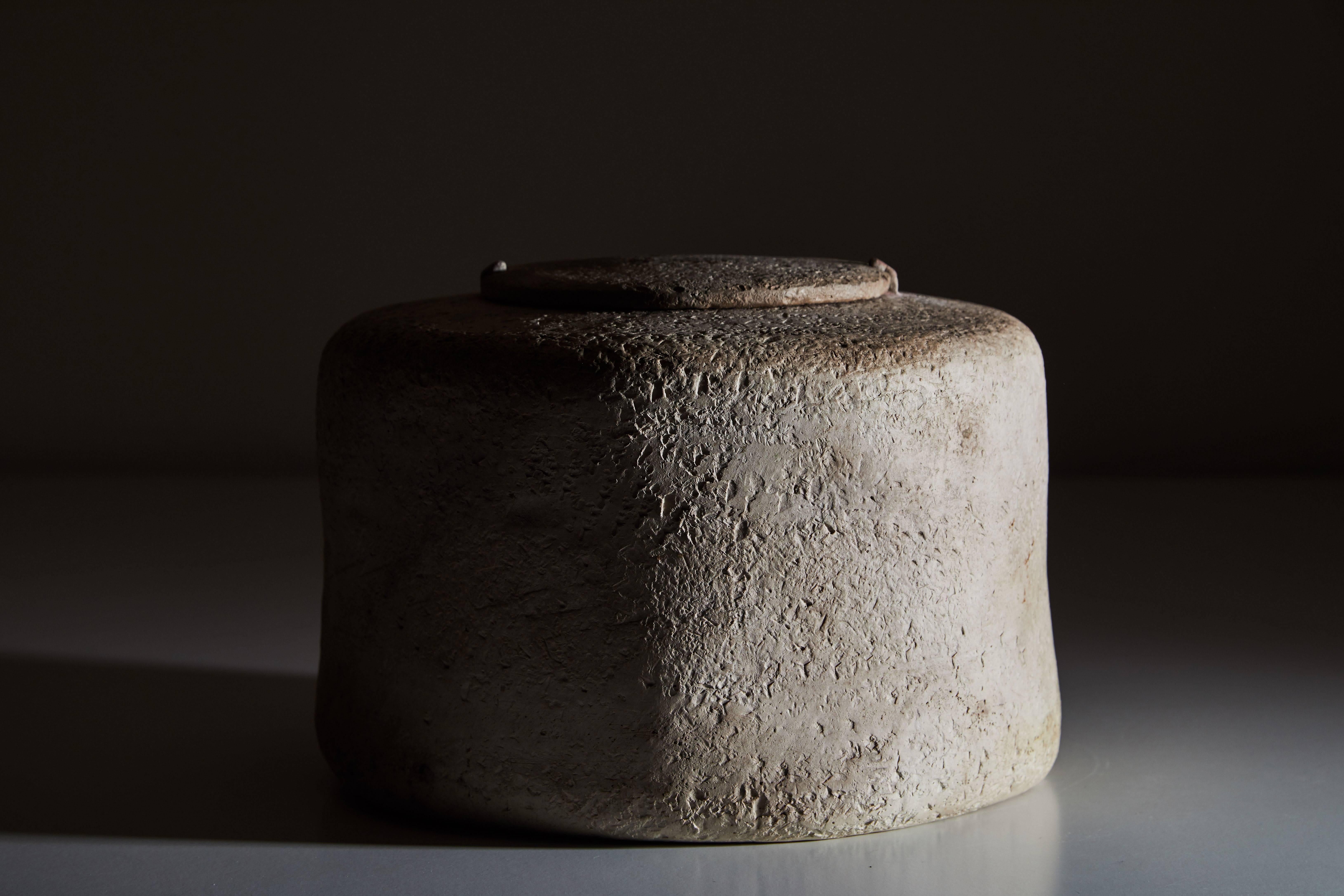 Lidded form by artist Robert Sieminski from the collection of Seward Kennedy. Made in USA, circa 1970s.