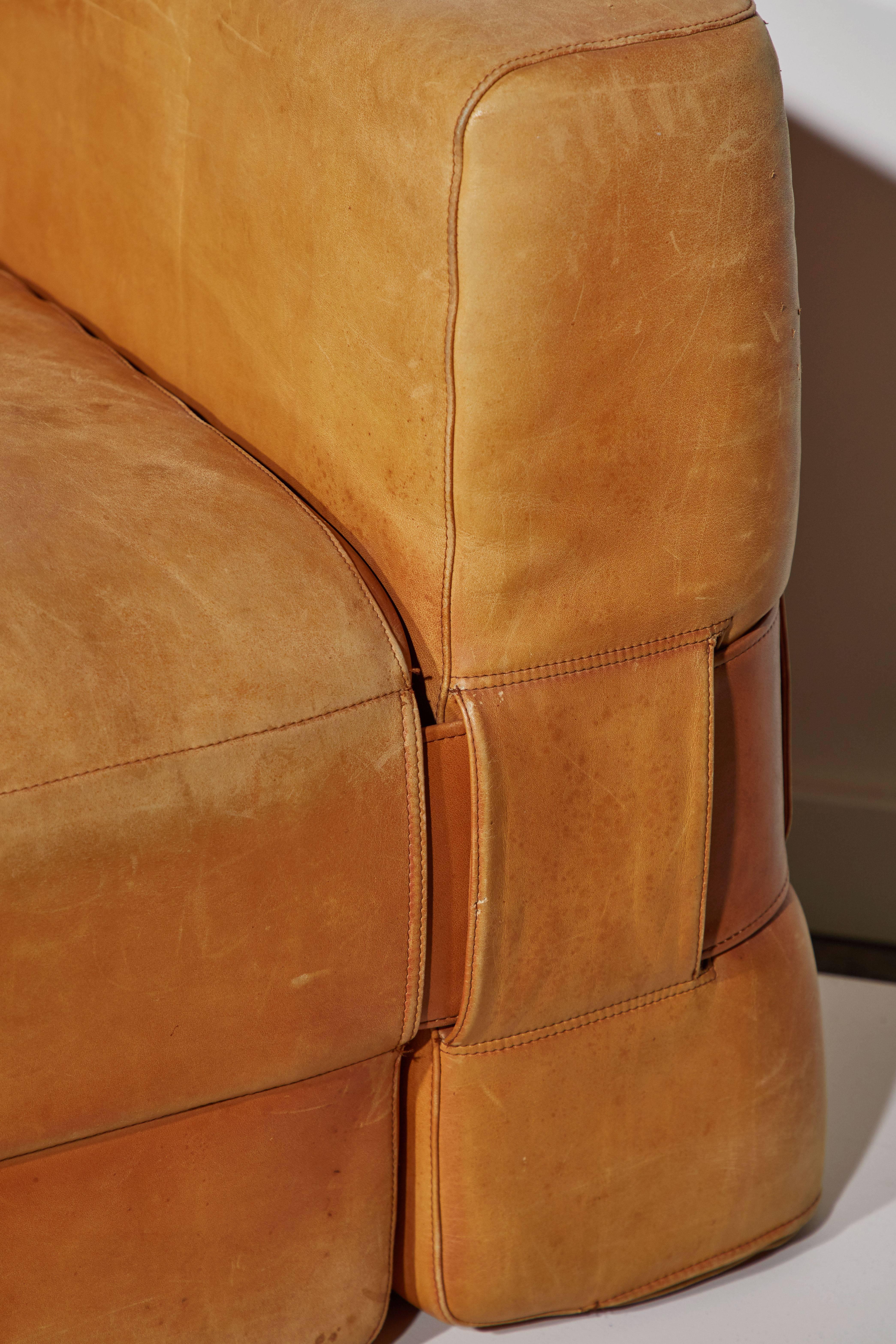 Leather Cassina 932 Armchair by Mario Bellini