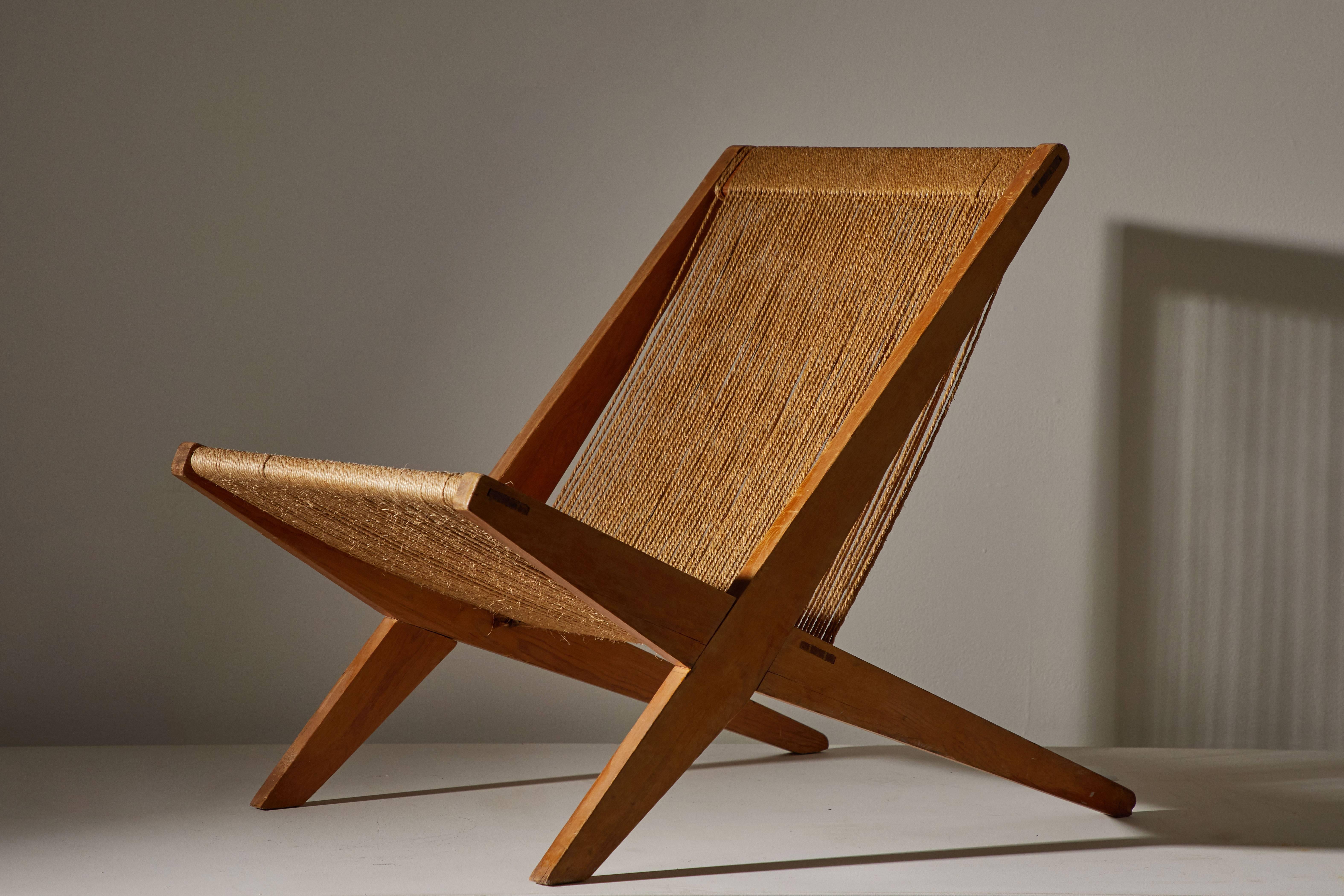 Snedkerier lounge chair by Poul Kjaerholm and Jørgen Høj. Made in Denmark, circa 1952.

Literature: The Furniture of Poul Kjaerholm: Catalogue Raisonne, Sheridan, ppg. 24-25 Danish Chairs, Oda, pg. 173.