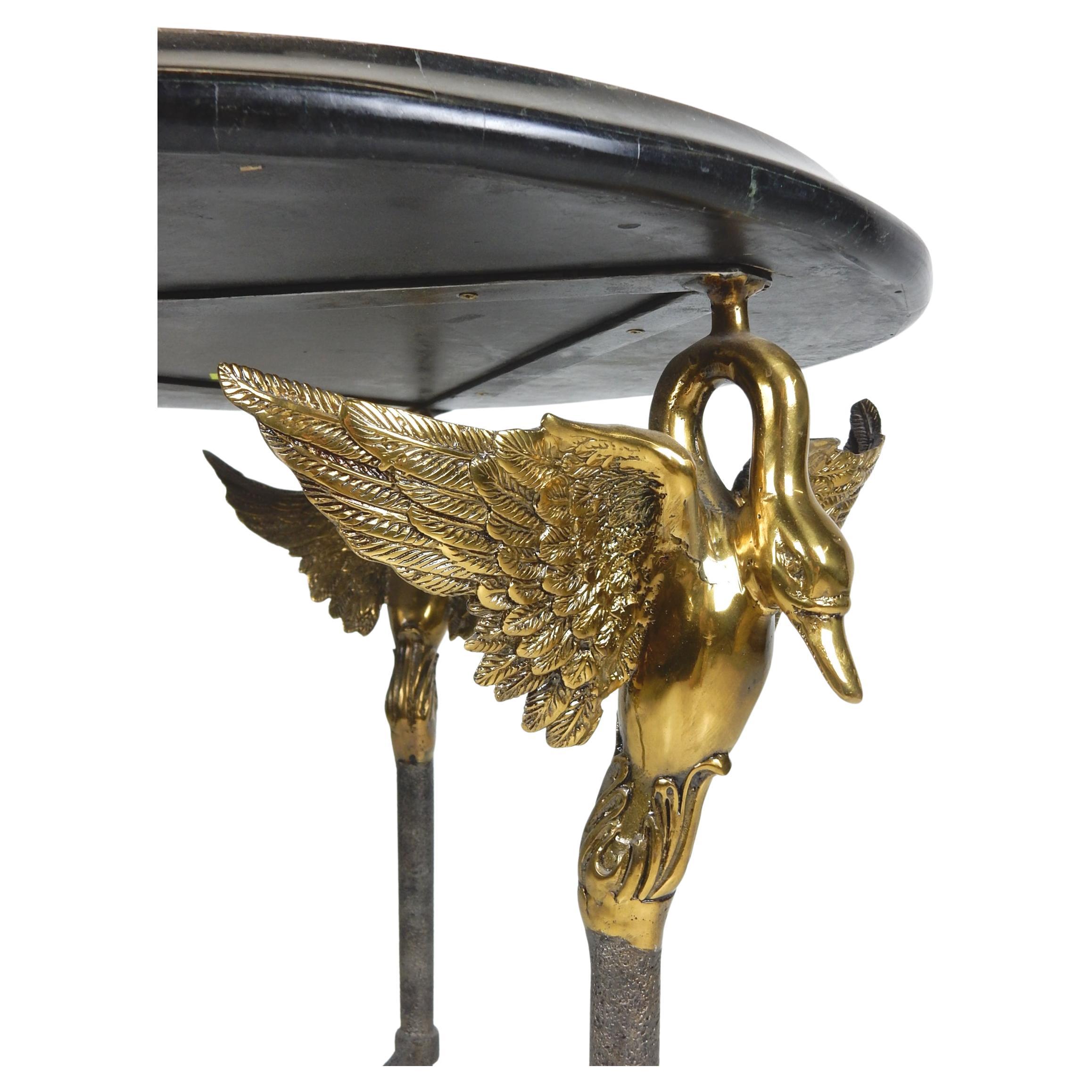 Table à Gueridon en bronze de style Empire et en pierre mosaïque tessellée, en forme de Swan Bon état - En vente à Las Vegas, NV