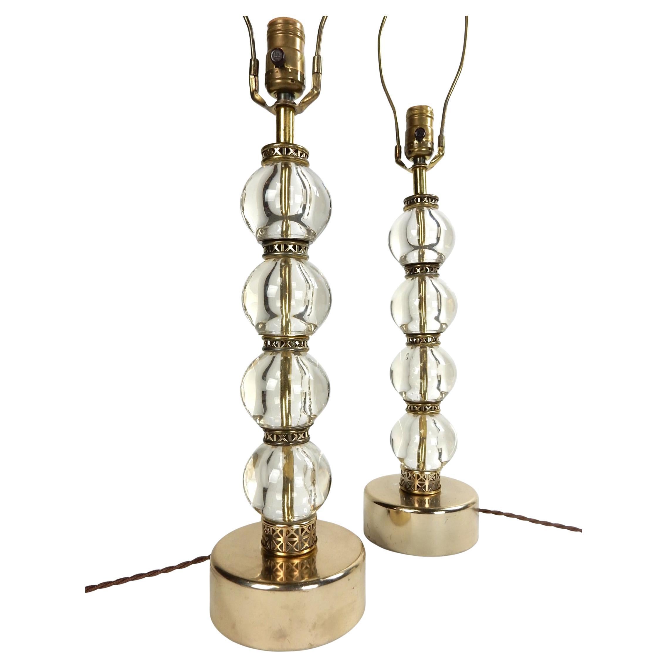 Französische Kristallglas-Kugel- und durchbrochene Messinglampen aus den 1940er Jahren im Angebot
