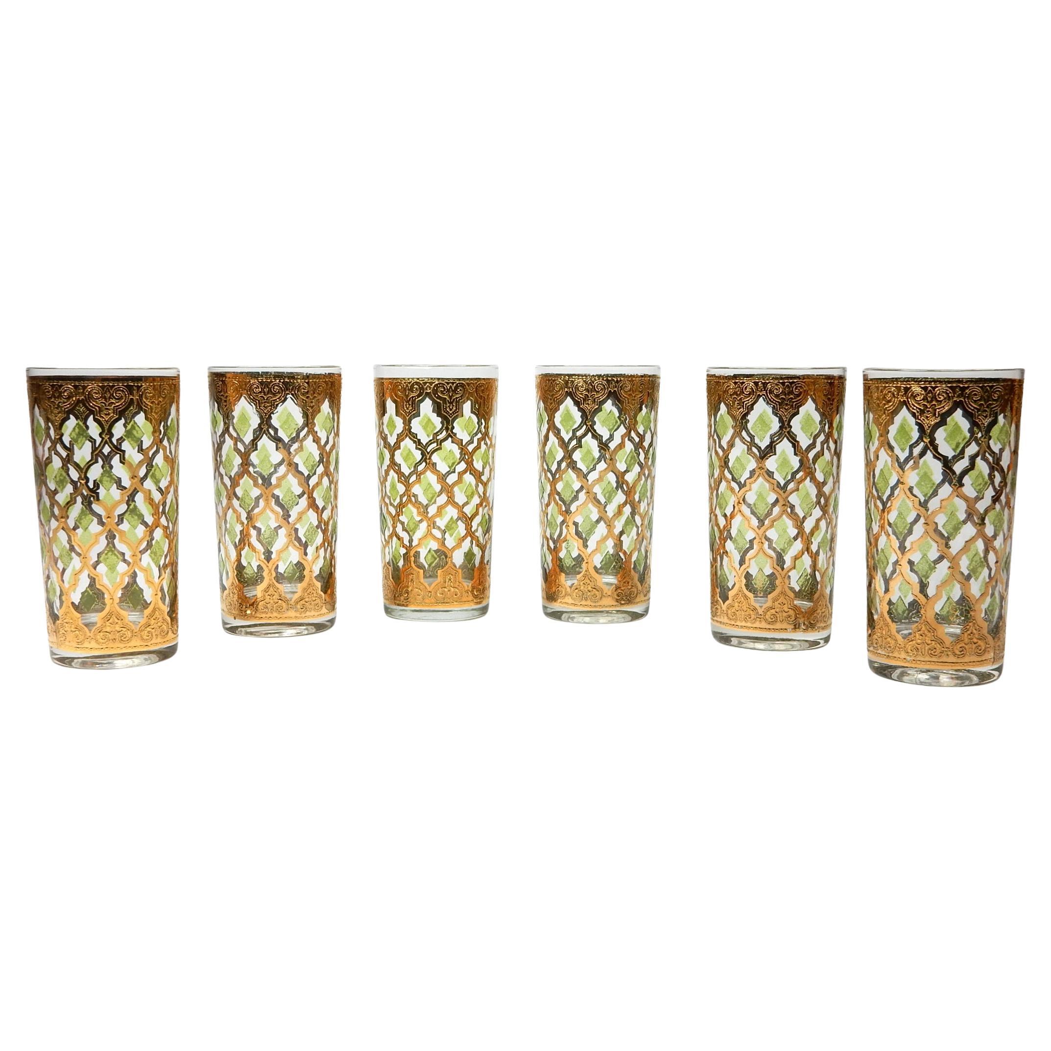 Exceptional set of hi-ball bar glasses by
Culver ltd. 22kt gold foil design dotted with emerald green diamonds.
Better than average condition showing little or no use.
Careful, Thoughtful packing included with purchase.