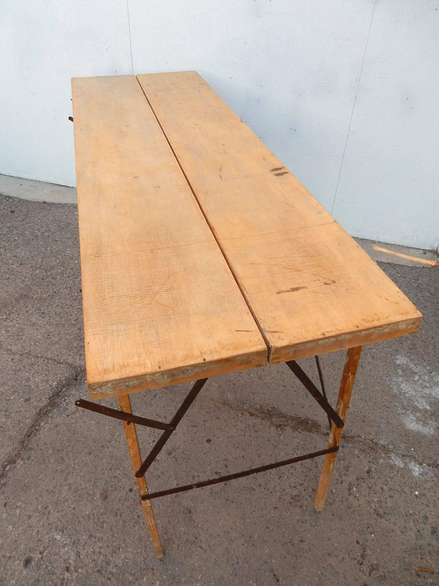 vintage wallpaper table
