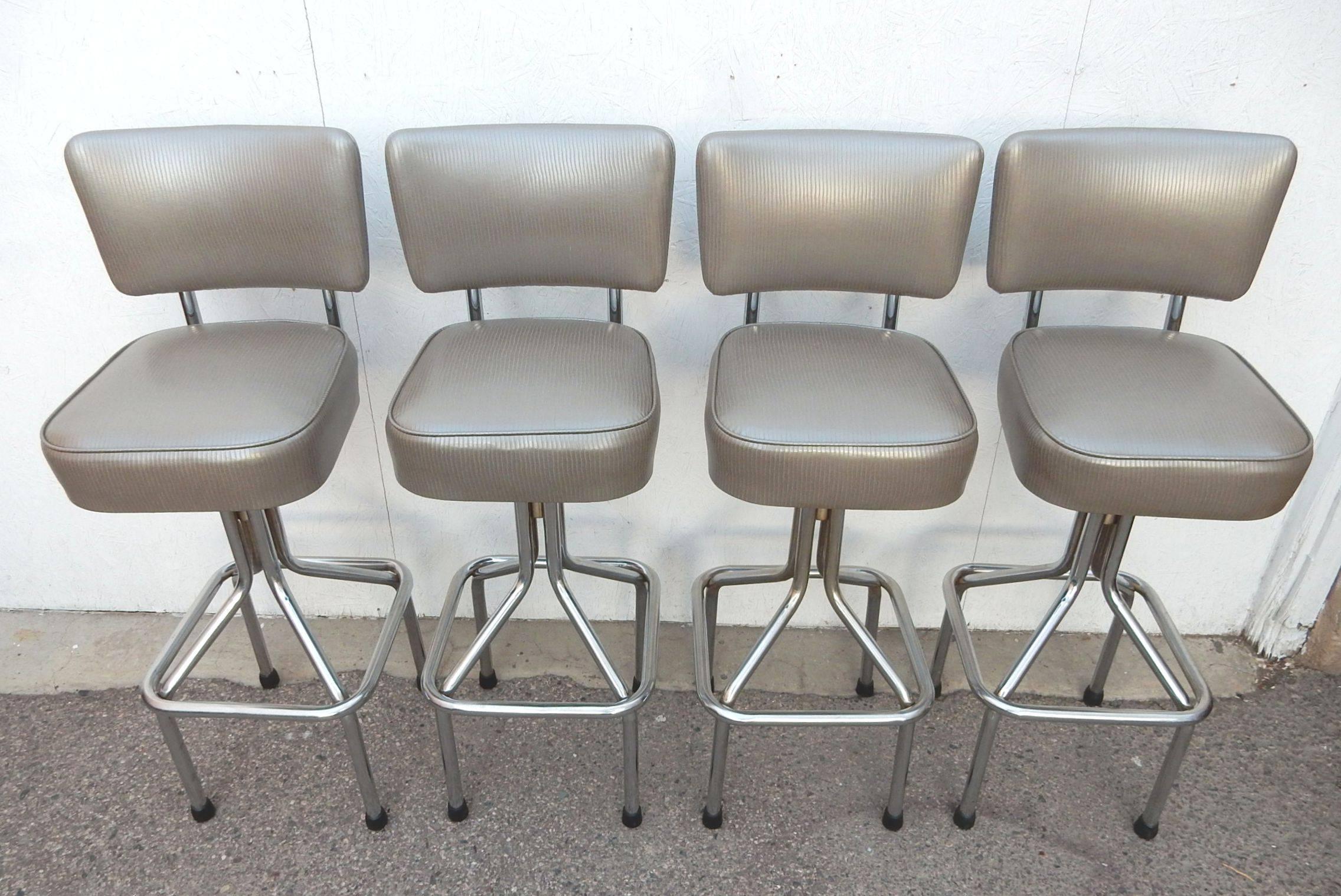 Mid-Century Modern 1950s Chrome Tall Swivel Bar Stools in Faux Snakeskin  In Excellent Condition In Las Vegas, NV