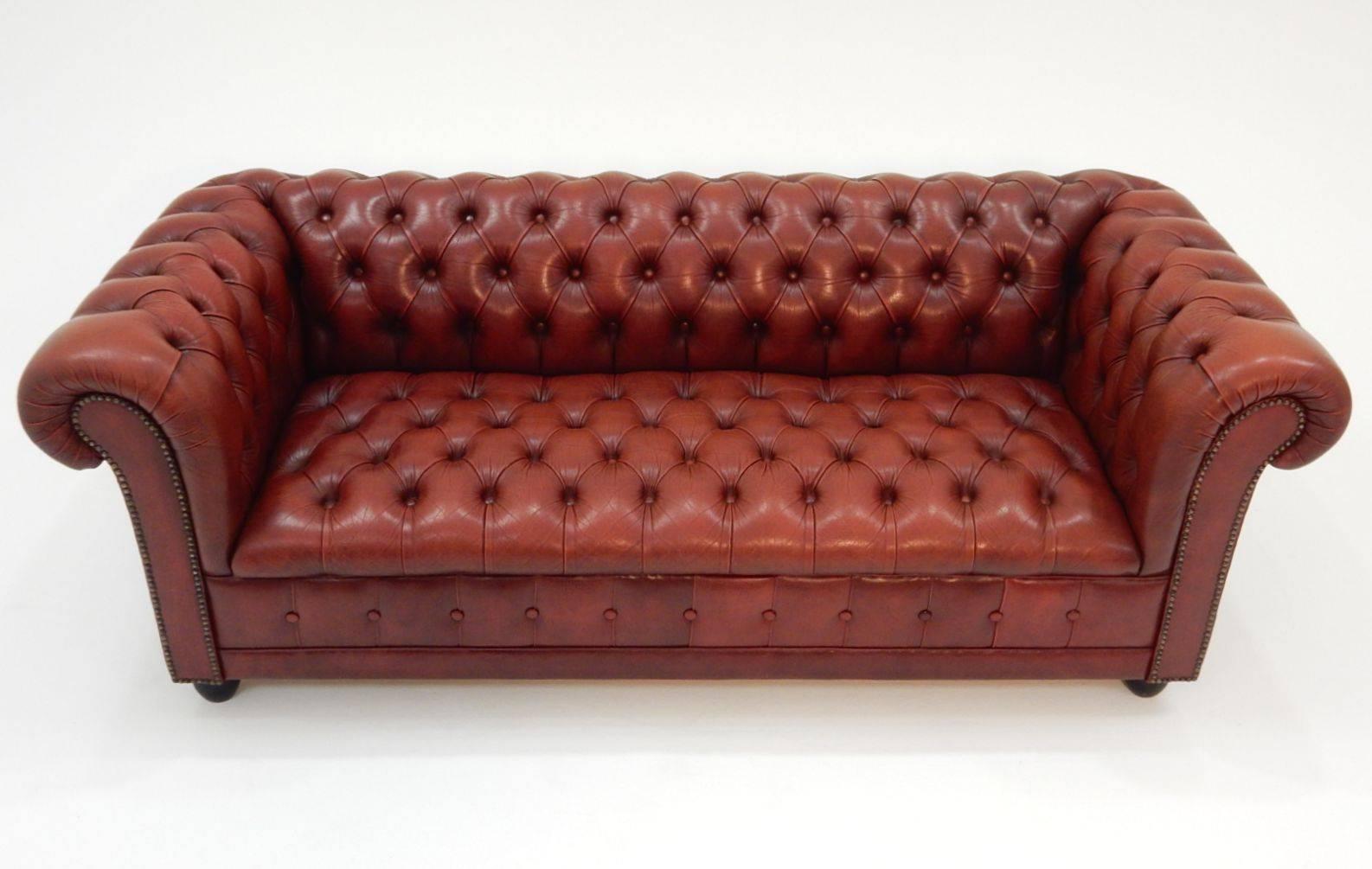 Beautiful vintage multi tufted red leather sofa in excellent condition with
gorgeous aged wear and grain that can't be faked.
Ready for use on delivery as you can see in photos.