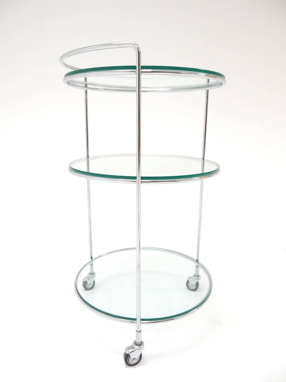 1970s Circular Chrome Steel and Glass Tri-Level Tripod Bar Serving Cart In Excellent Condition In Las Vegas, NV