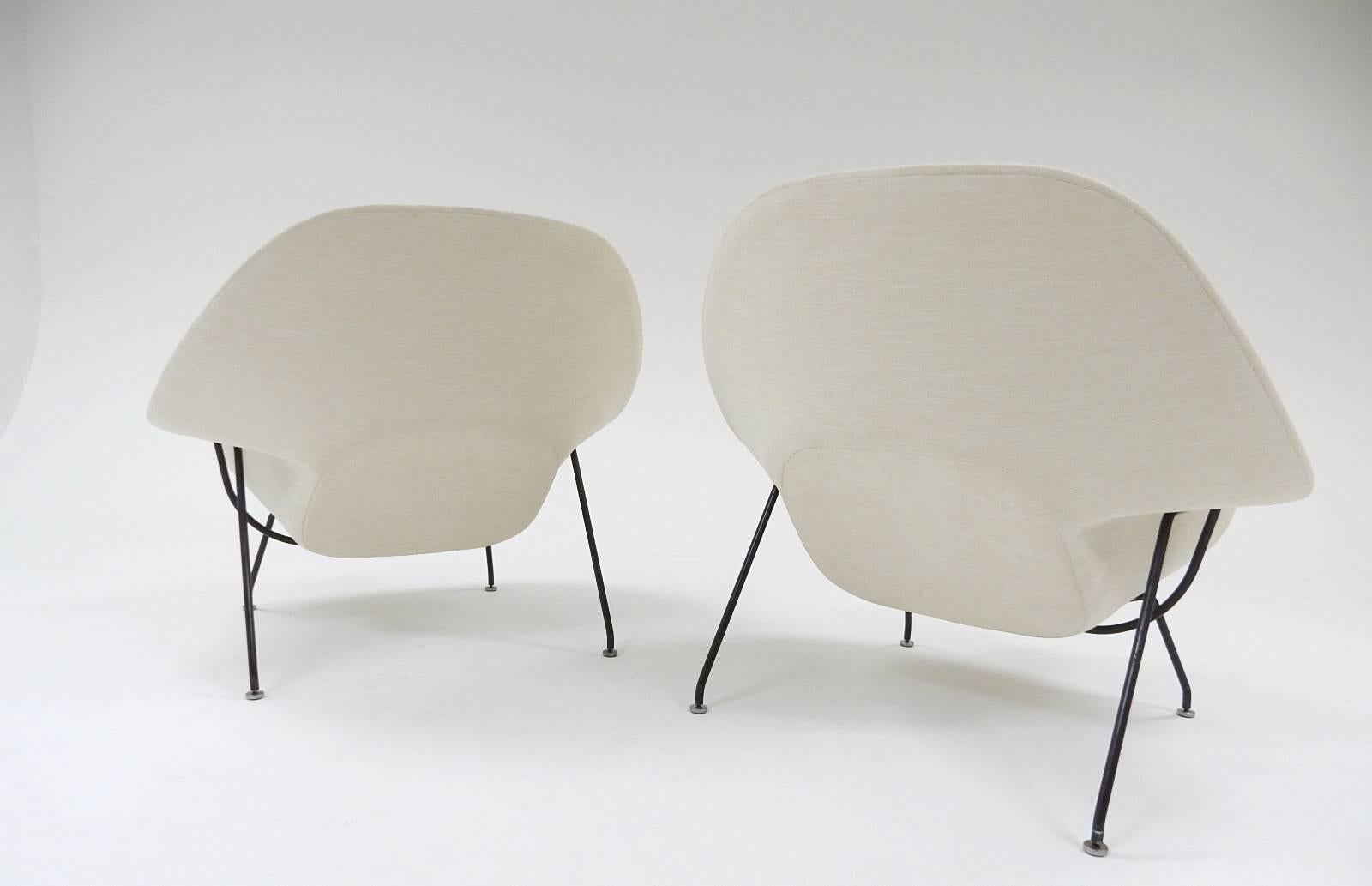 Mid-Century Modern Eero Saarinen for Knoll Womb Lounge Chair, circa 1960, Mint Pair