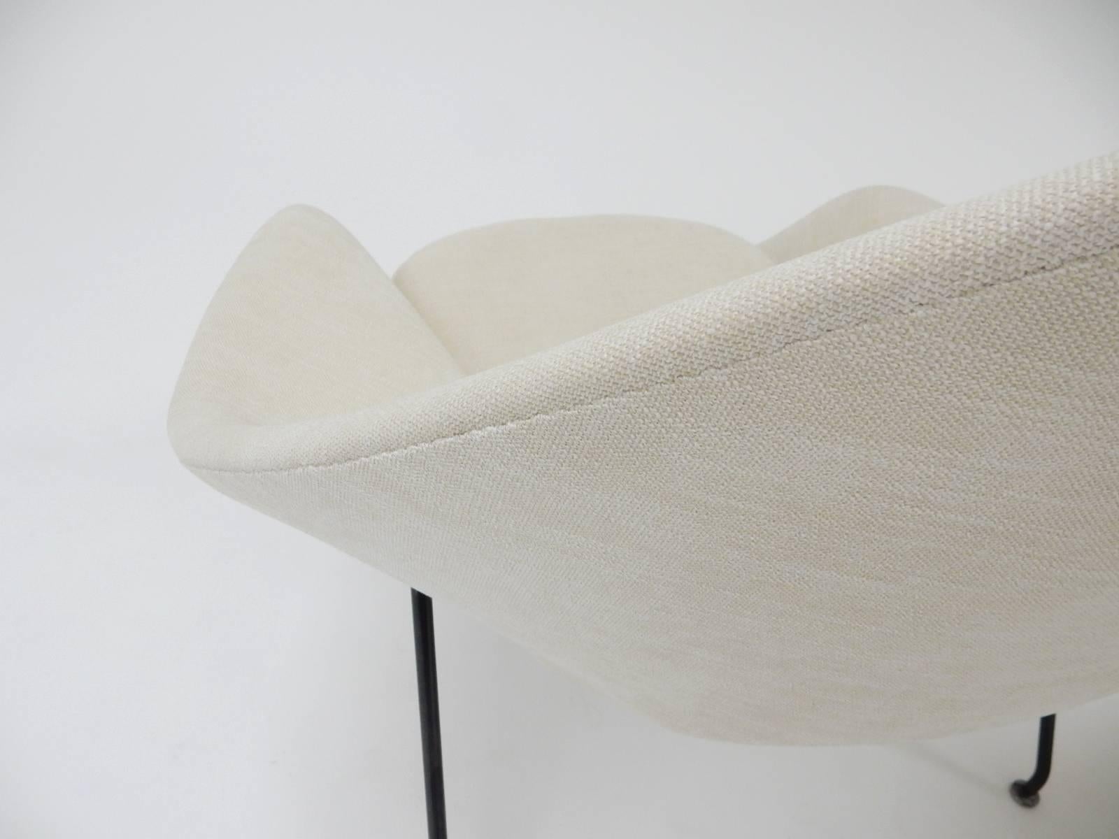 Mid-20th Century Eero Saarinen for Knoll Womb Lounge Chair, circa 1960, Mint Pair